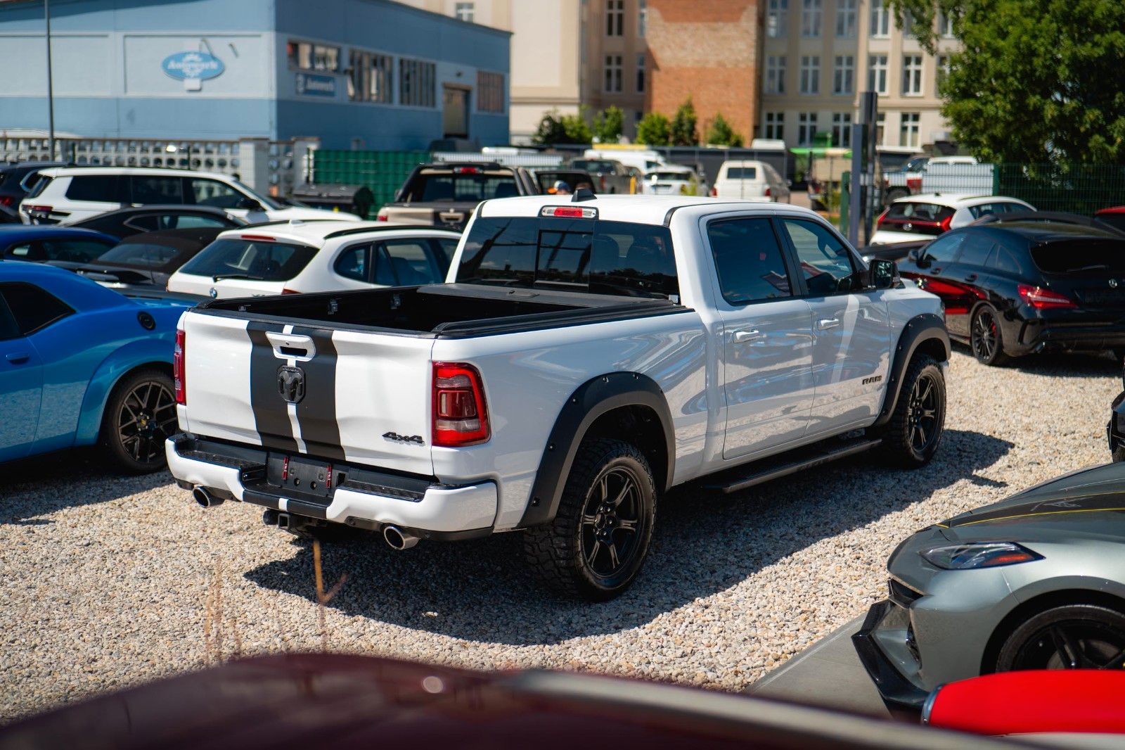 Fahrzeugabbildung Dodge RAM 5.7 V8 HEMI 4x4 OFFROAD Night-Paket LONGBED