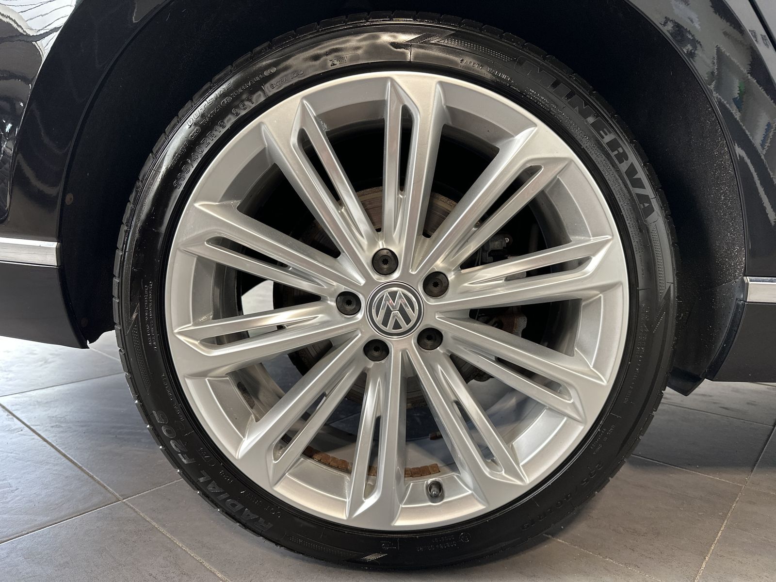 Fahrzeugabbildung Volkswagen Passat Variant HL NAV+LED+AHK+KAM+PANO+19ZO+AID