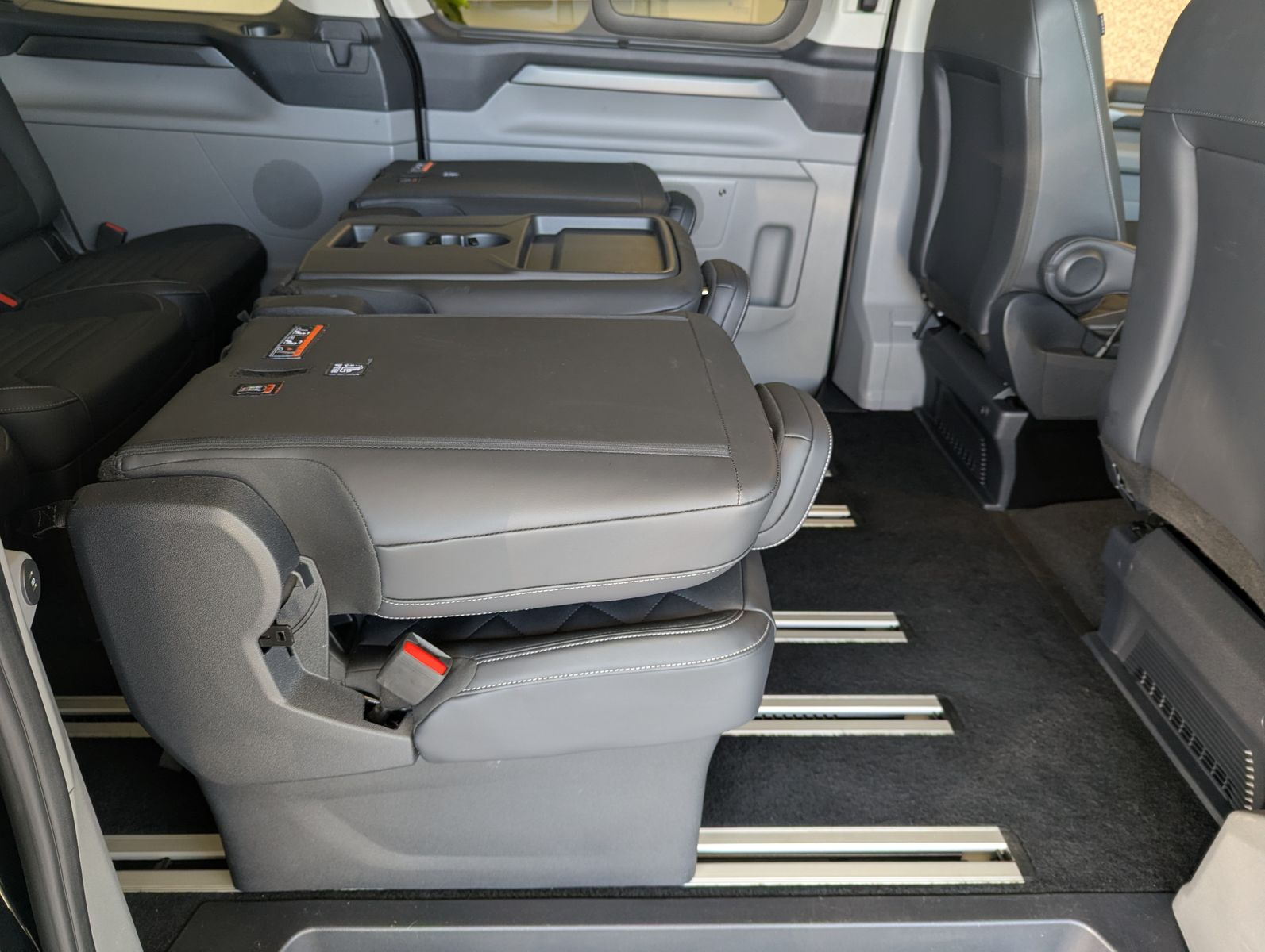 Fahrzeugabbildung Ford Tourneo Custom 320 Titaniu-X Leder Pano StHz AHK