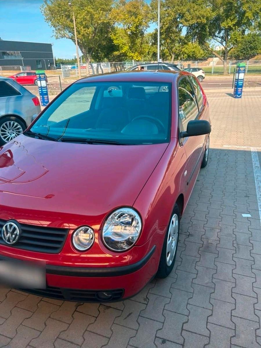 Volkswagen Polo 2004 — interior