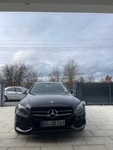 Mercedes-Benz 220 - Mercedes-Benz 220 mit Diesel-Antrieb