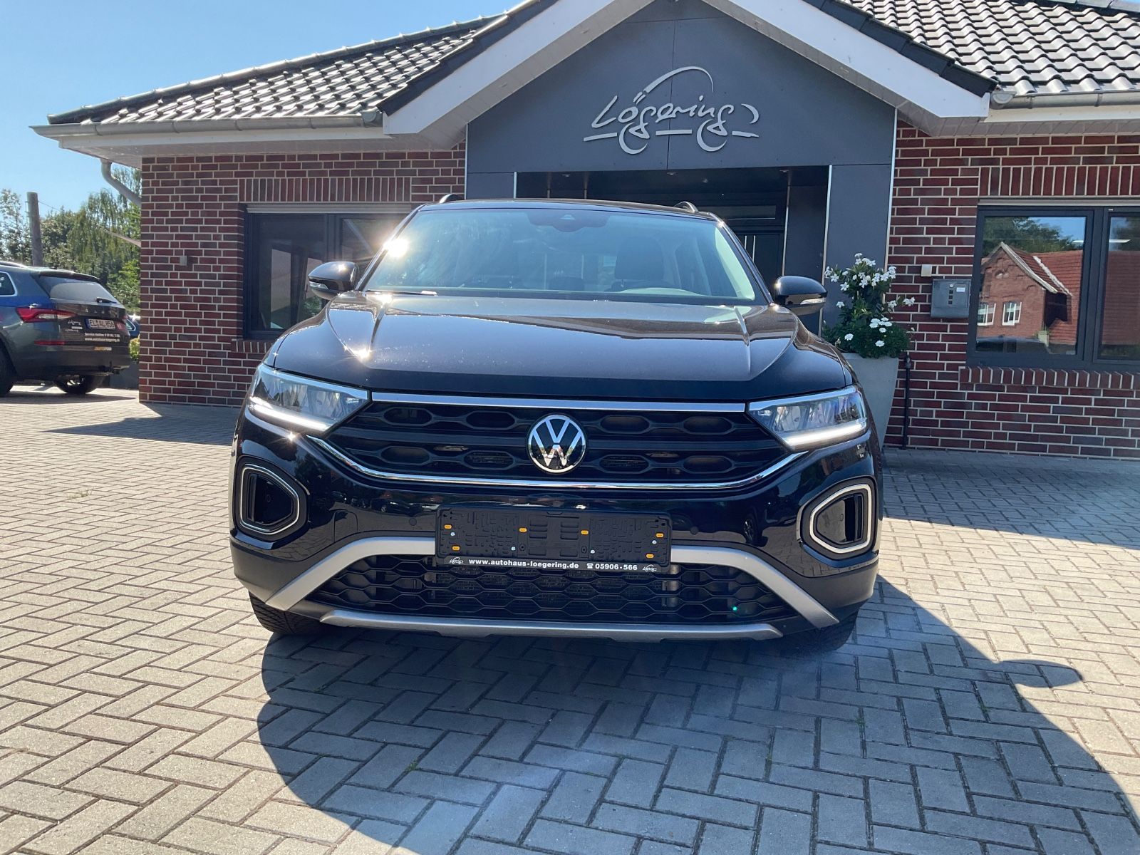 Fahrzeugabbildung Volkswagen T-Roc 1.5 TSI DSG Life,LED,AHK,Navi