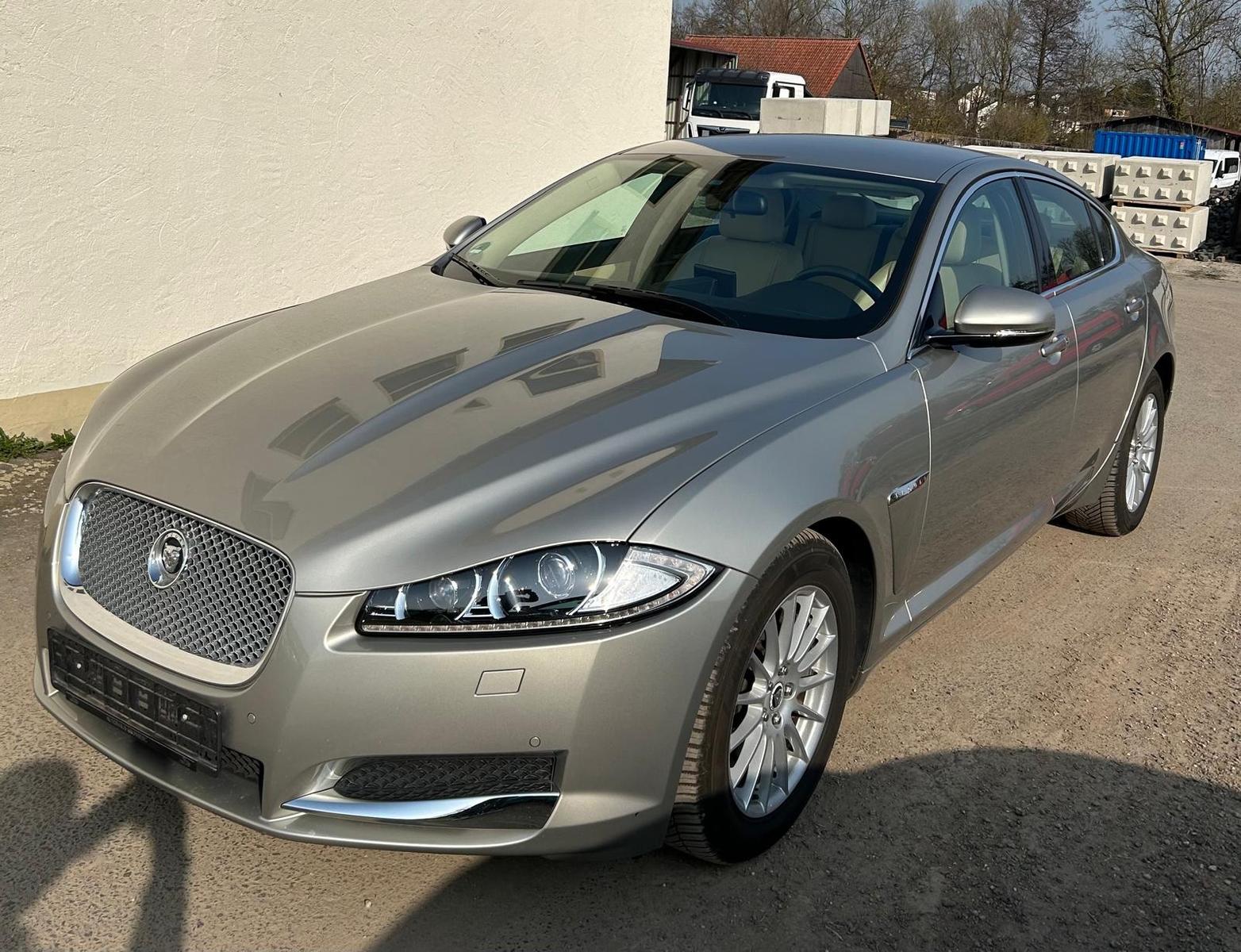 Jaguar XF 2.2 L Limousine Diesel Navi Leder Aut. E-Sitz