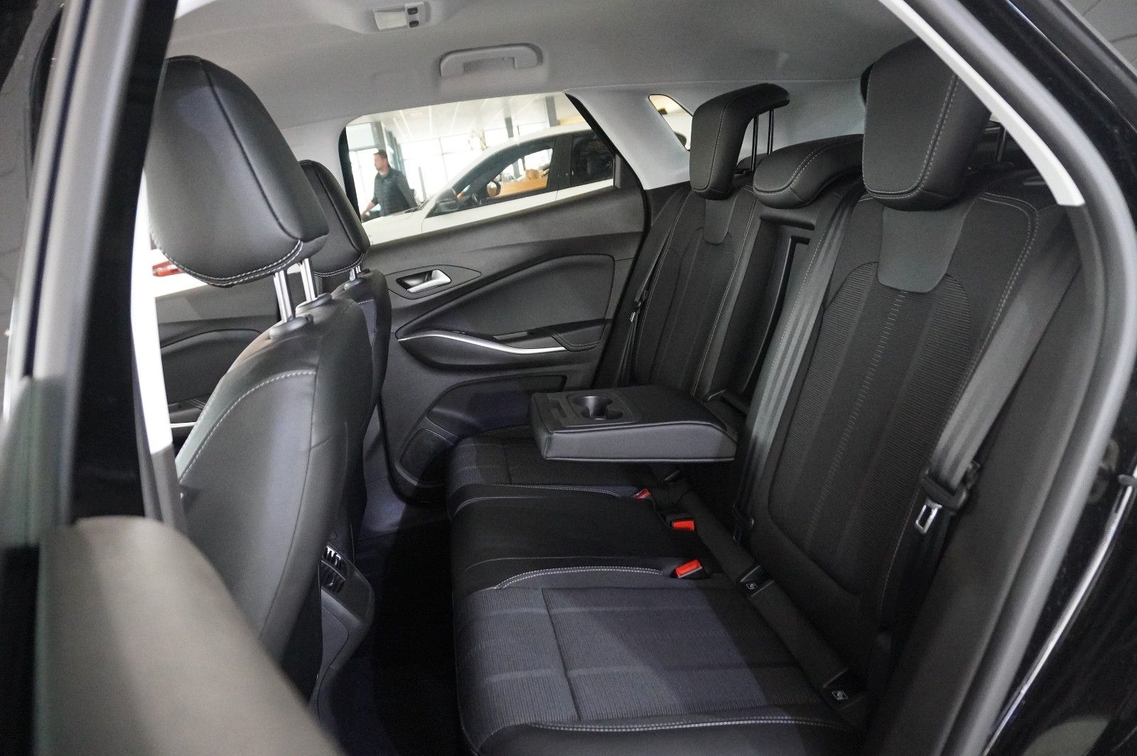 Fahrzeugabbildung Opel Grandland (X) 1.2T GS LINE NAVI/LED/KAMERA/SPORT