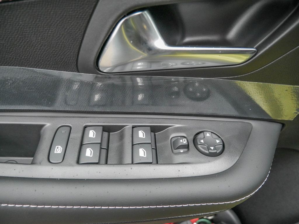 Peugeot 208 - Bild 19