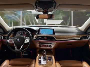 BMW 750 - 9