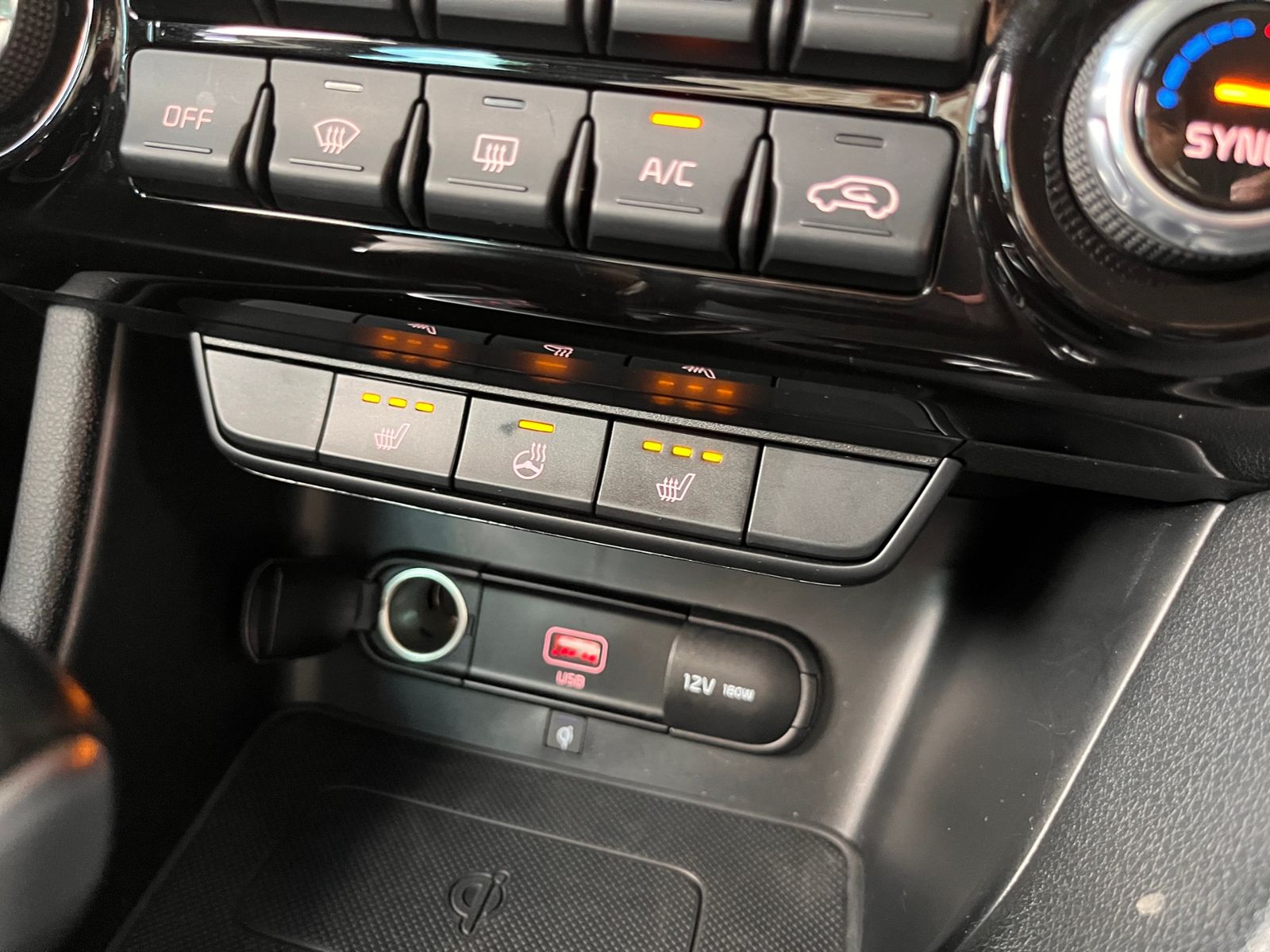 Fahrzeugabbildung Kia Sportage Black Edition 2WD LEDER LED NAV SHZ ALU