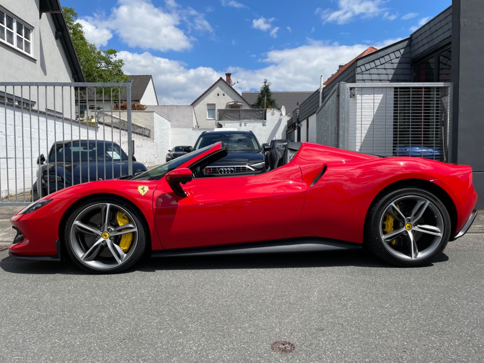 Fahrzeugabbildung Ferrari 296 GTS Spider |Head-Up|ADAS|360°|JBL|2.Disp