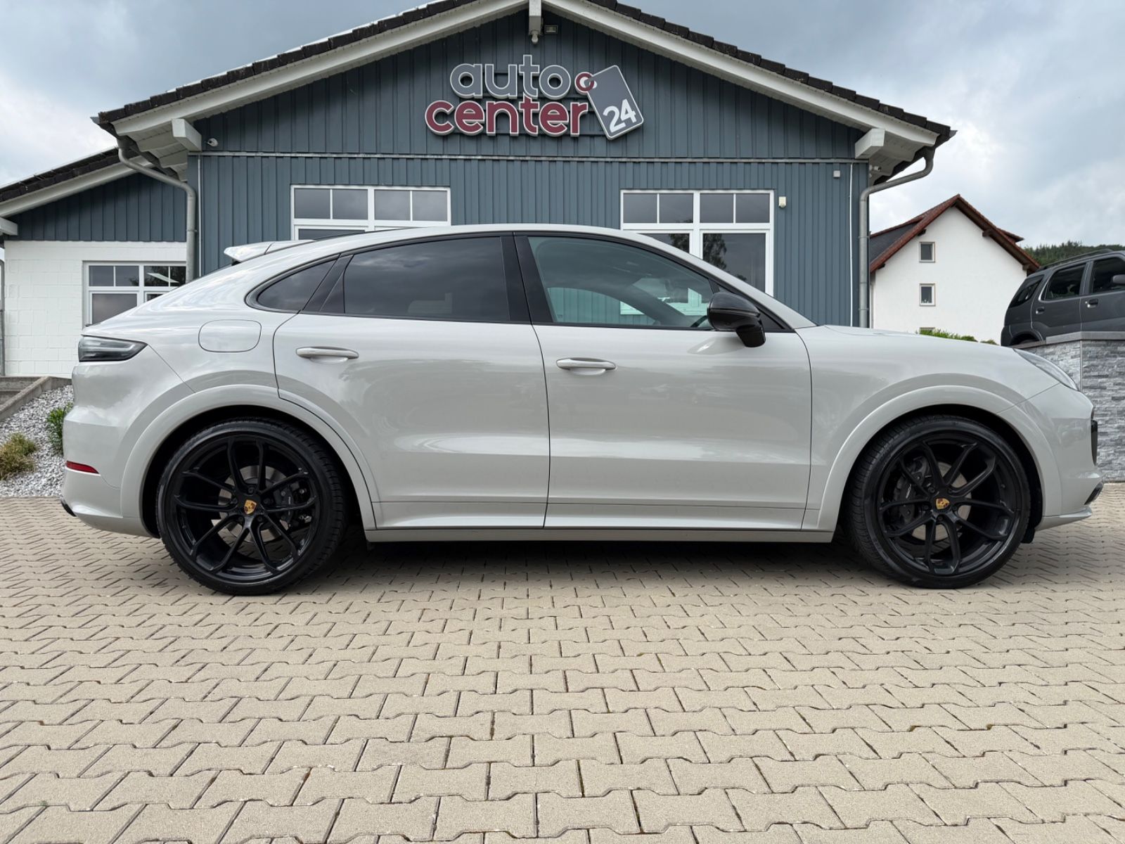 Fahrzeugabbildung Porsche Cayenne Coupe°Kreide°Sportpaket°AHK°Carbon°22Zol