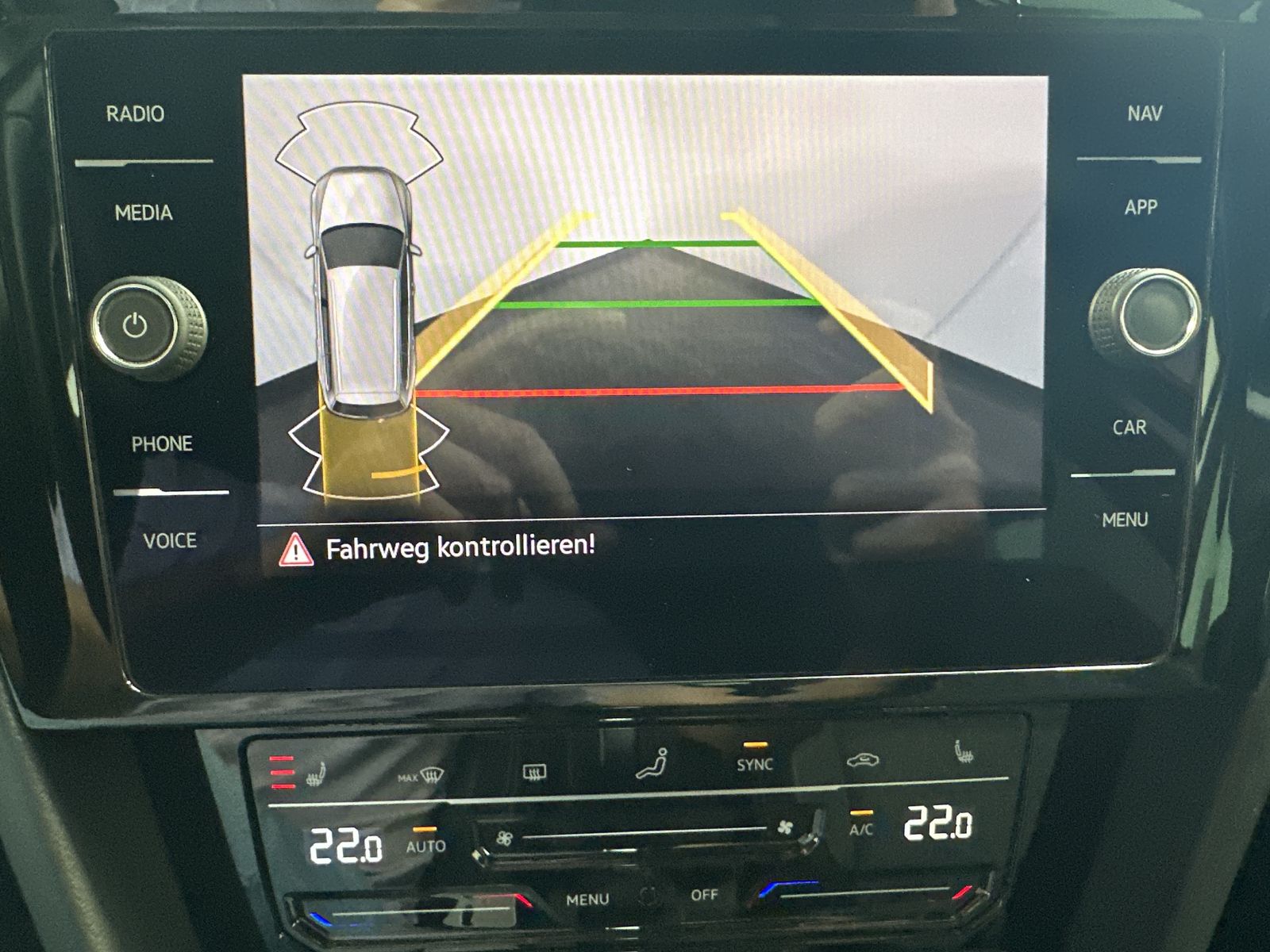 Fahrzeugabbildung Volkswagen Passat Variant 2.0 TDI DSG Business NAV+LED+ACC