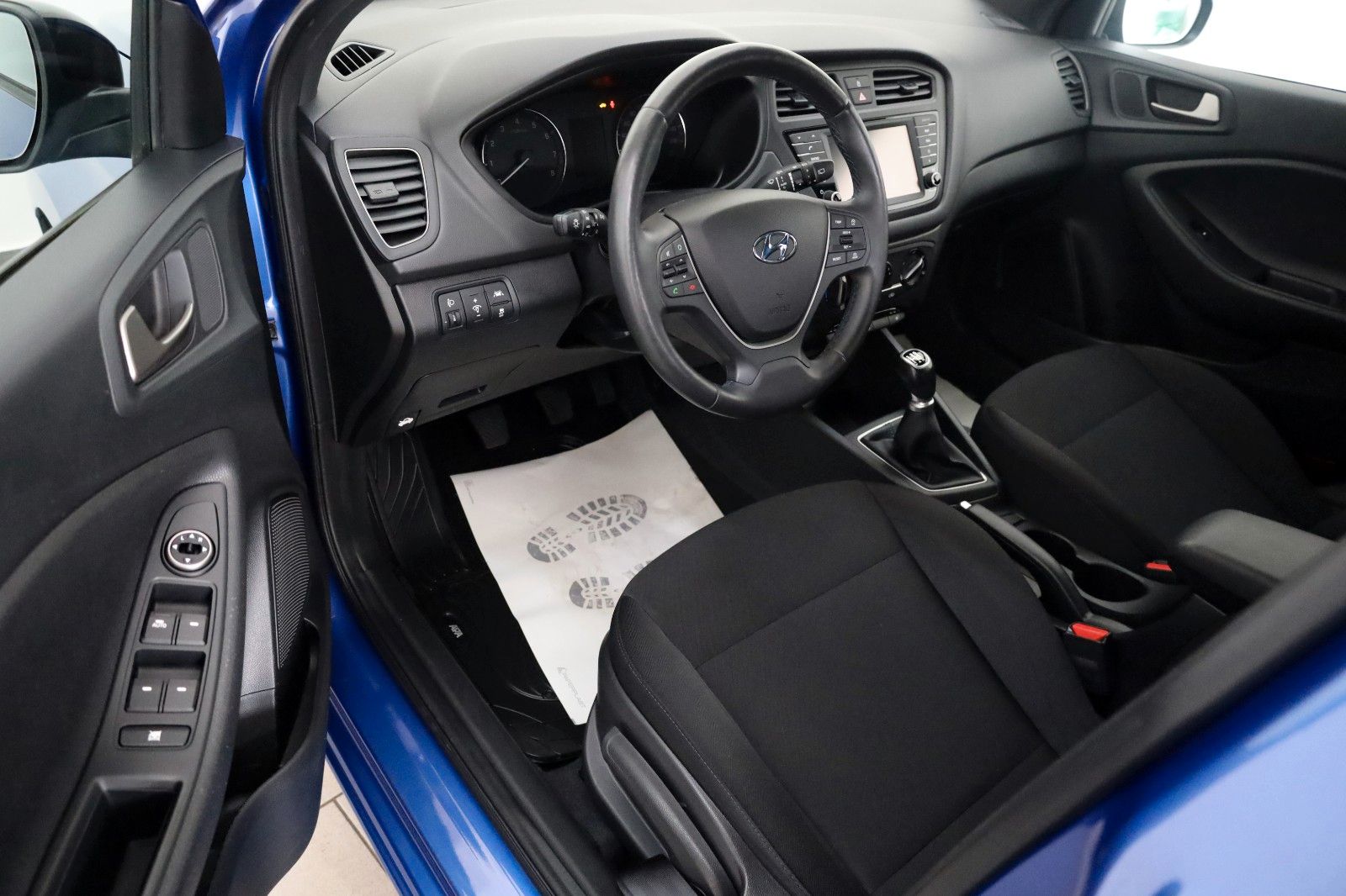 Fahrzeugabbildung Hyundai i20 Passion + Navi,SH,PDC,SR+WR