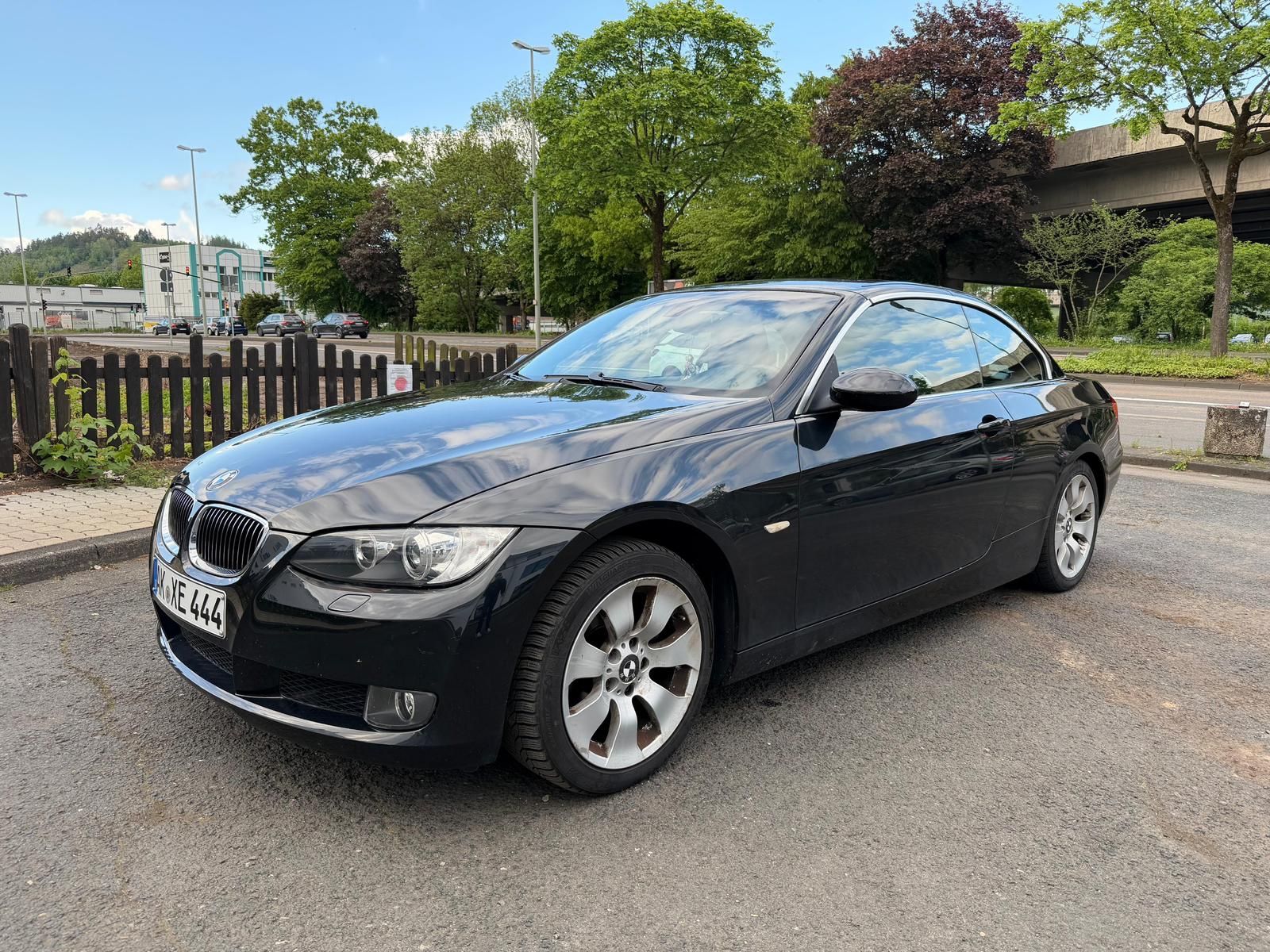 Fahrzeugabbildung BMW 320 3 Cabrio 320i