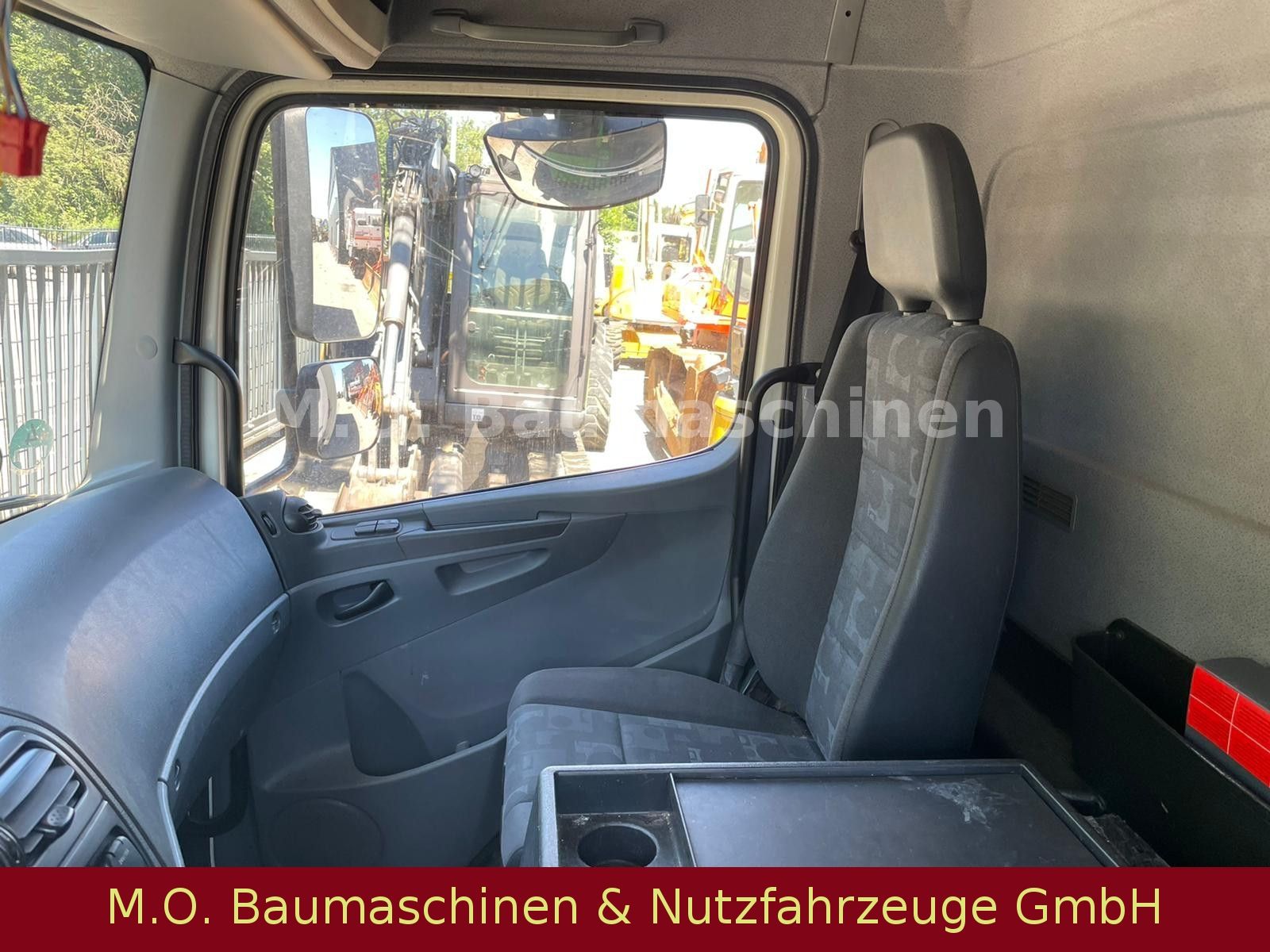 Fahrzeugabbildung Mercedes-Benz 1222 L / Ladebordwand / Thermoking VM-400 D /AC