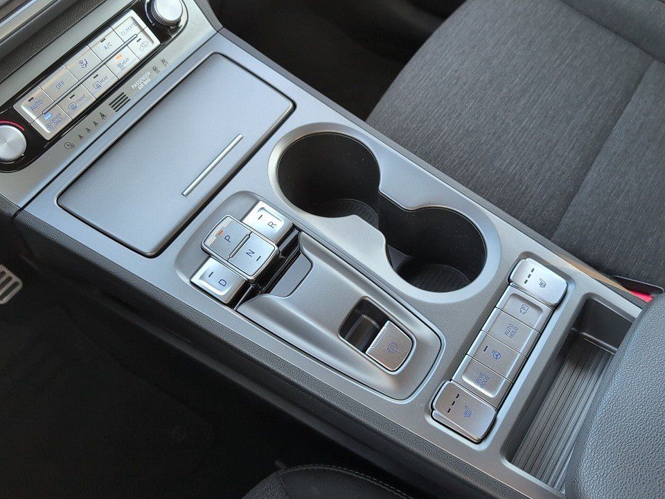 Fahrzeugabbildung Hyundai KONA EV 39kWh TREND NAV/ASS-P 1HD GARANTIE-11.29