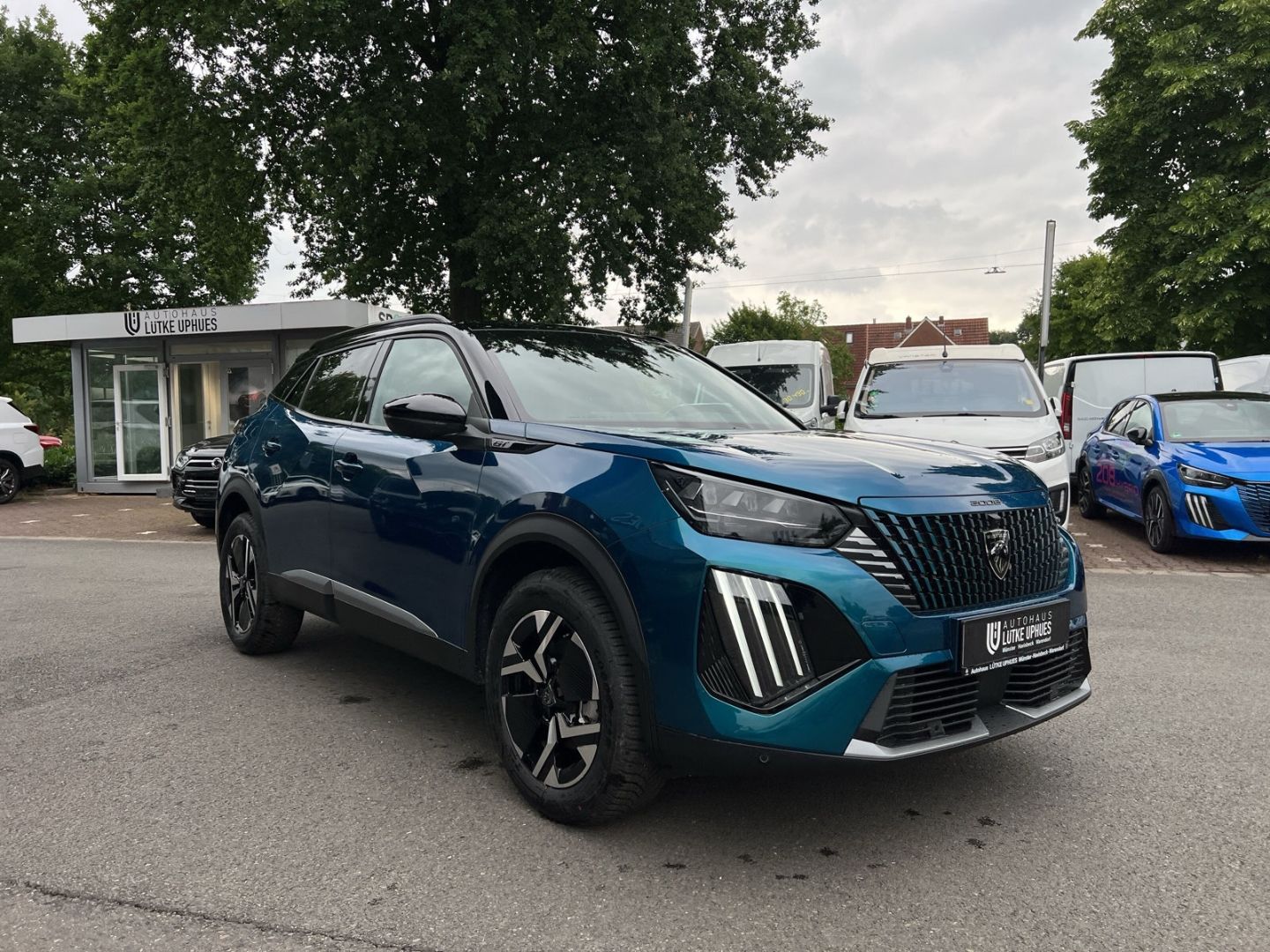 Fahrzeugabbildung Peugeot 2008 GT HYBRID 145 e-DSC6 El. Panodach Navi ACC