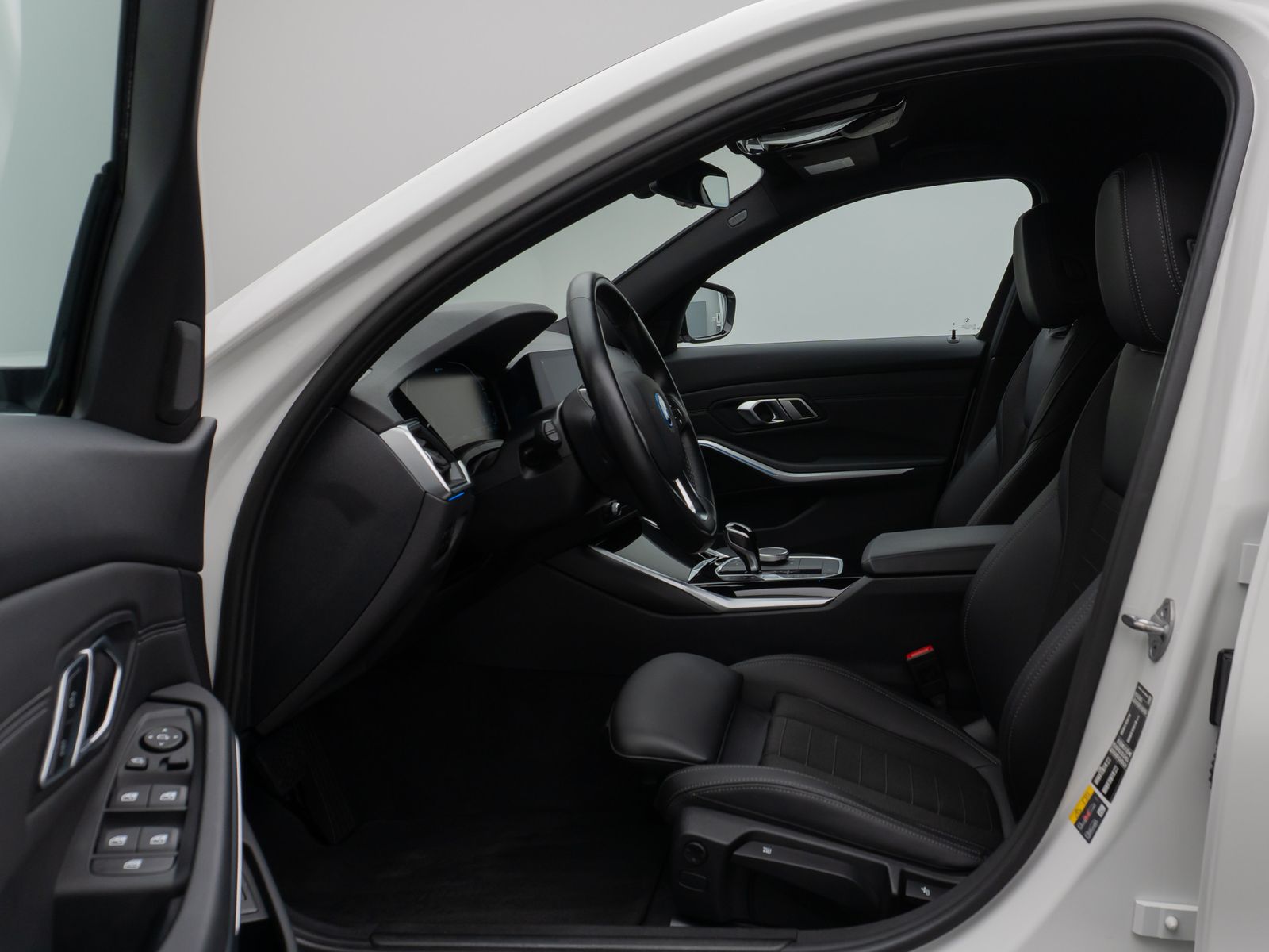 Fahrzeugabbildung BMW 320e  Sport Line DAB HiFi CockPitPro PDC Alarm