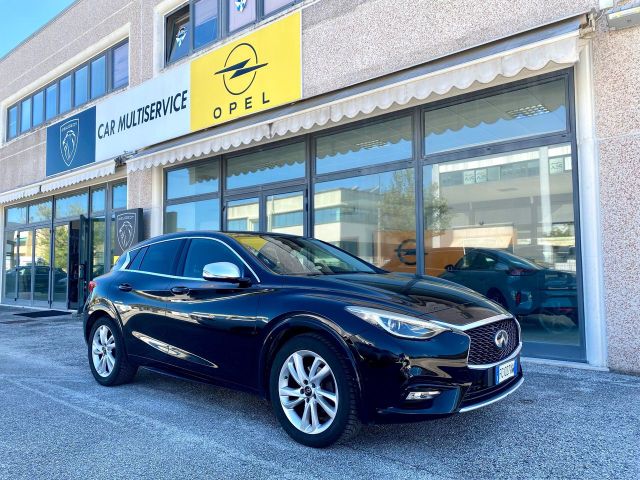 INFINITI Q30