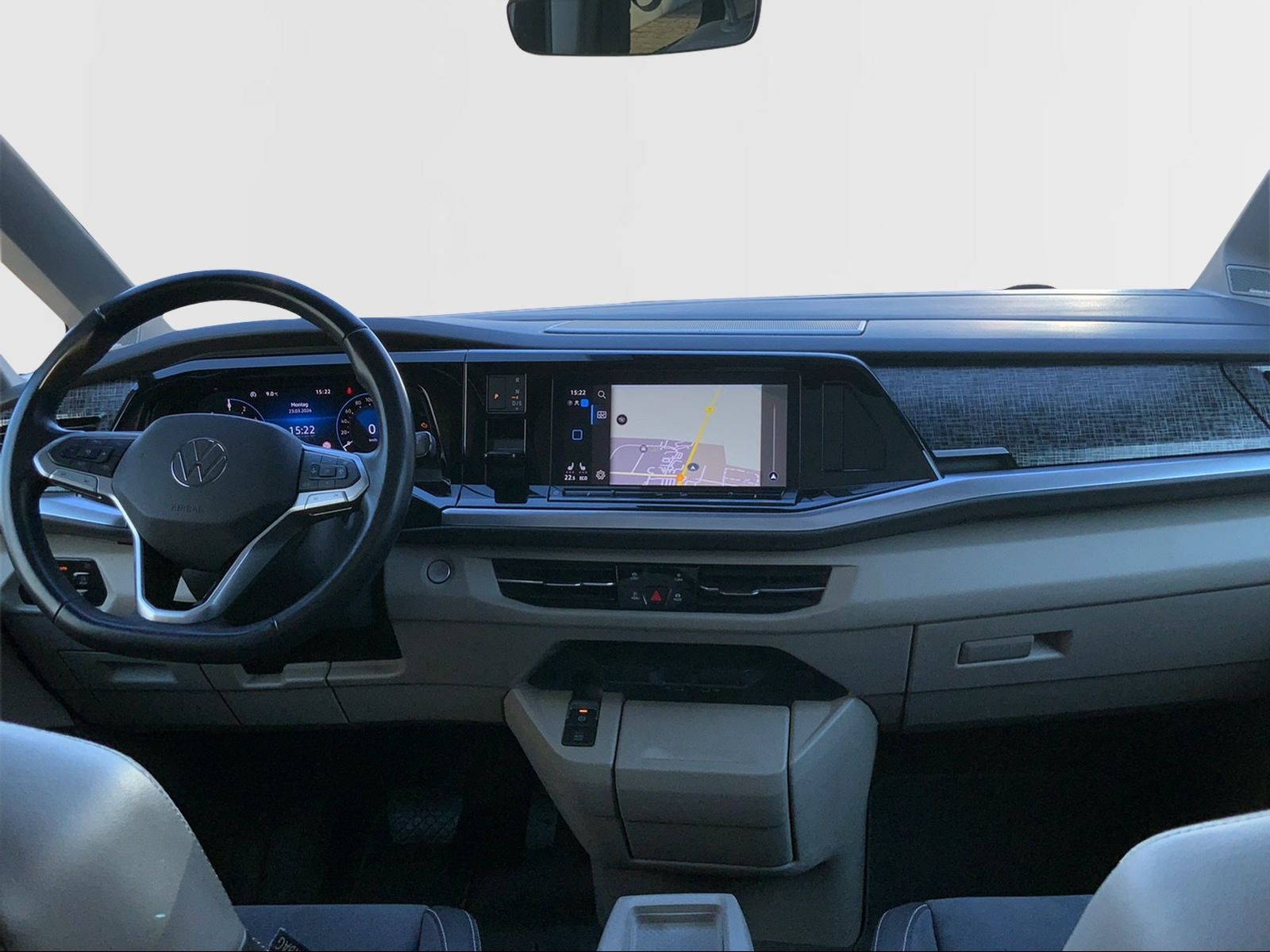 T7 Multivan Life 1.4 TSI eHybrid, STHZ,NAV,AHK.