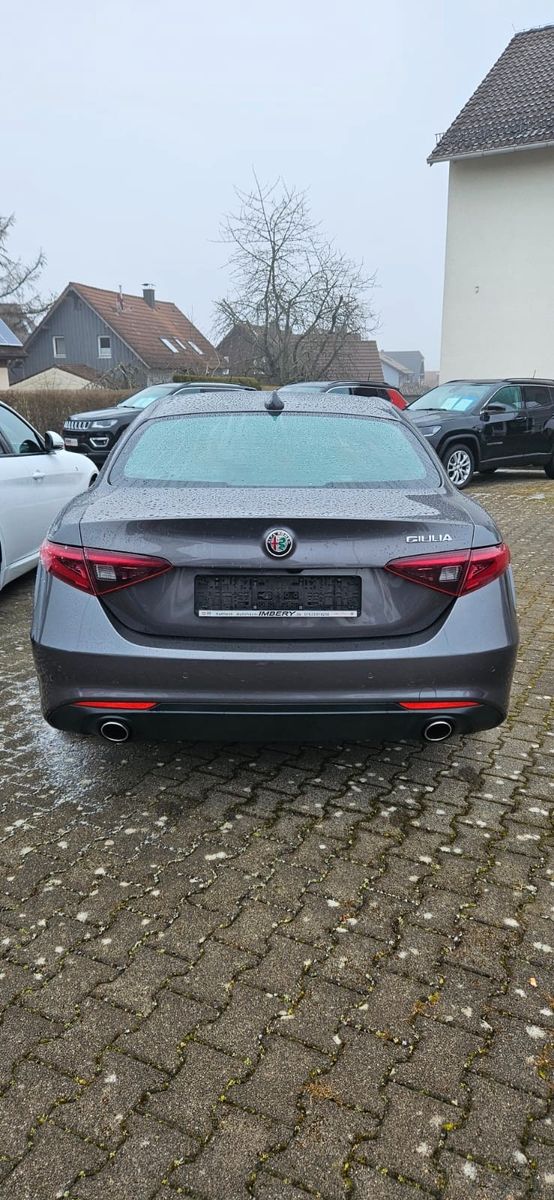 Fahrzeugabbildung Alfa Romeo Giulia 2.2 Diesel Super MT*Xenon*Nav*Langstr
