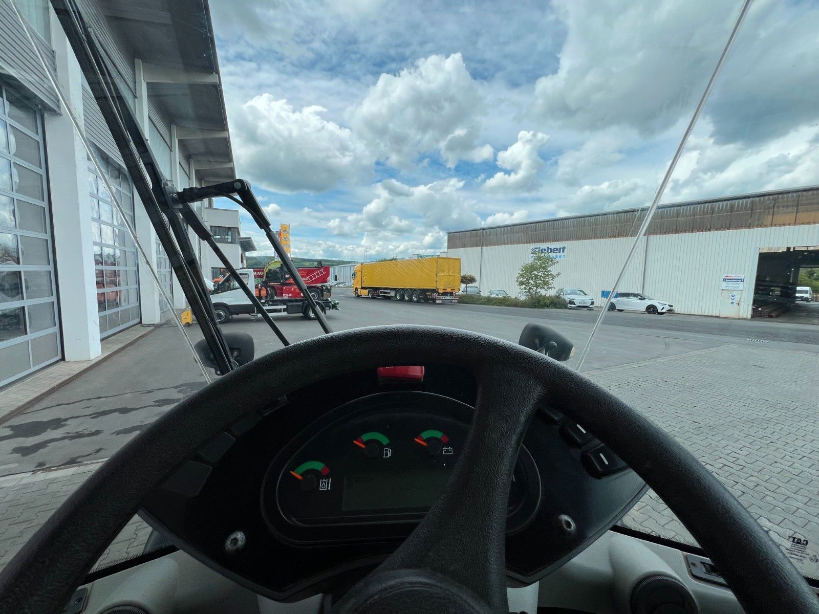 Fahrzeugabbildung CAT 908M / 3.000h / Gabel / Schaufel
