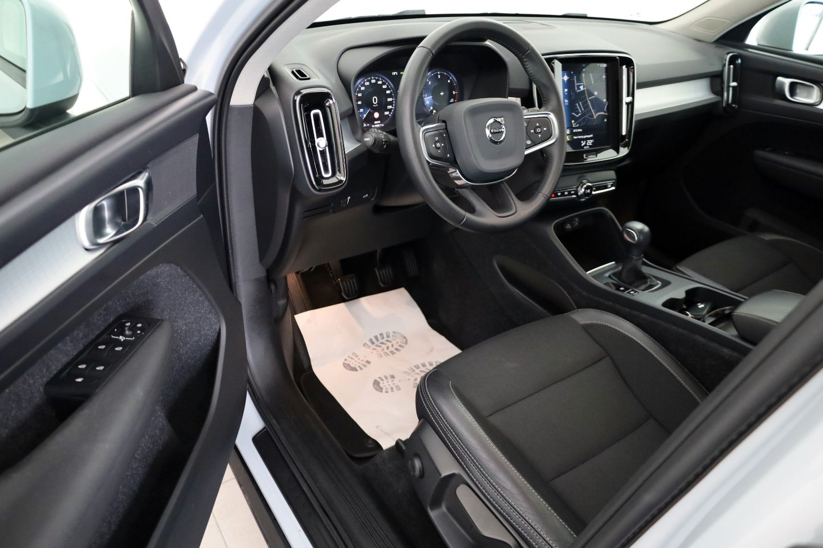Fahrzeugabbildung Volvo XC40 Momentum Pro,Navi,LED,PDC,Carplay