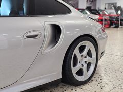 Fahrzeugabbildung Porsche 911 Turbo Coupe (XENON/CARBON/HAMANN-ABGAS