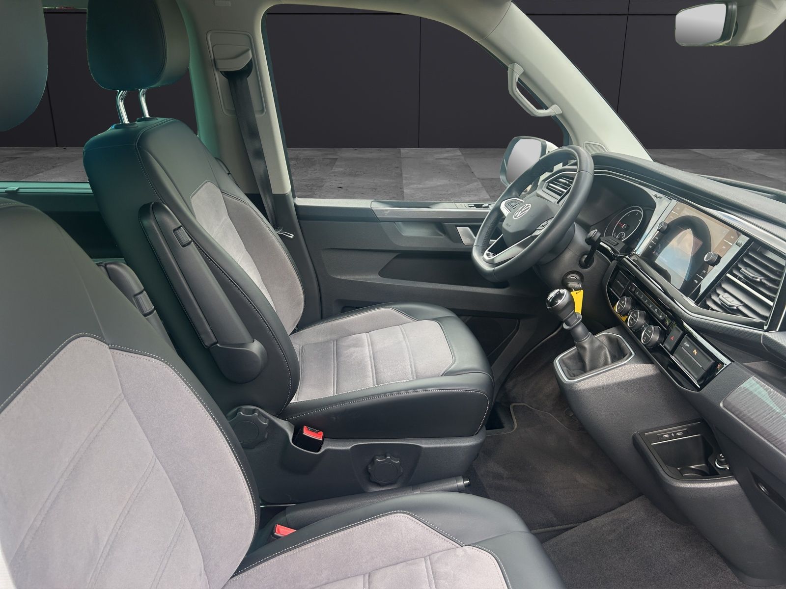 Fahrzeugabbildung Volkswagen T6 Multivan T6.1 TDI Gen Six NAVI AHK LED STANDH