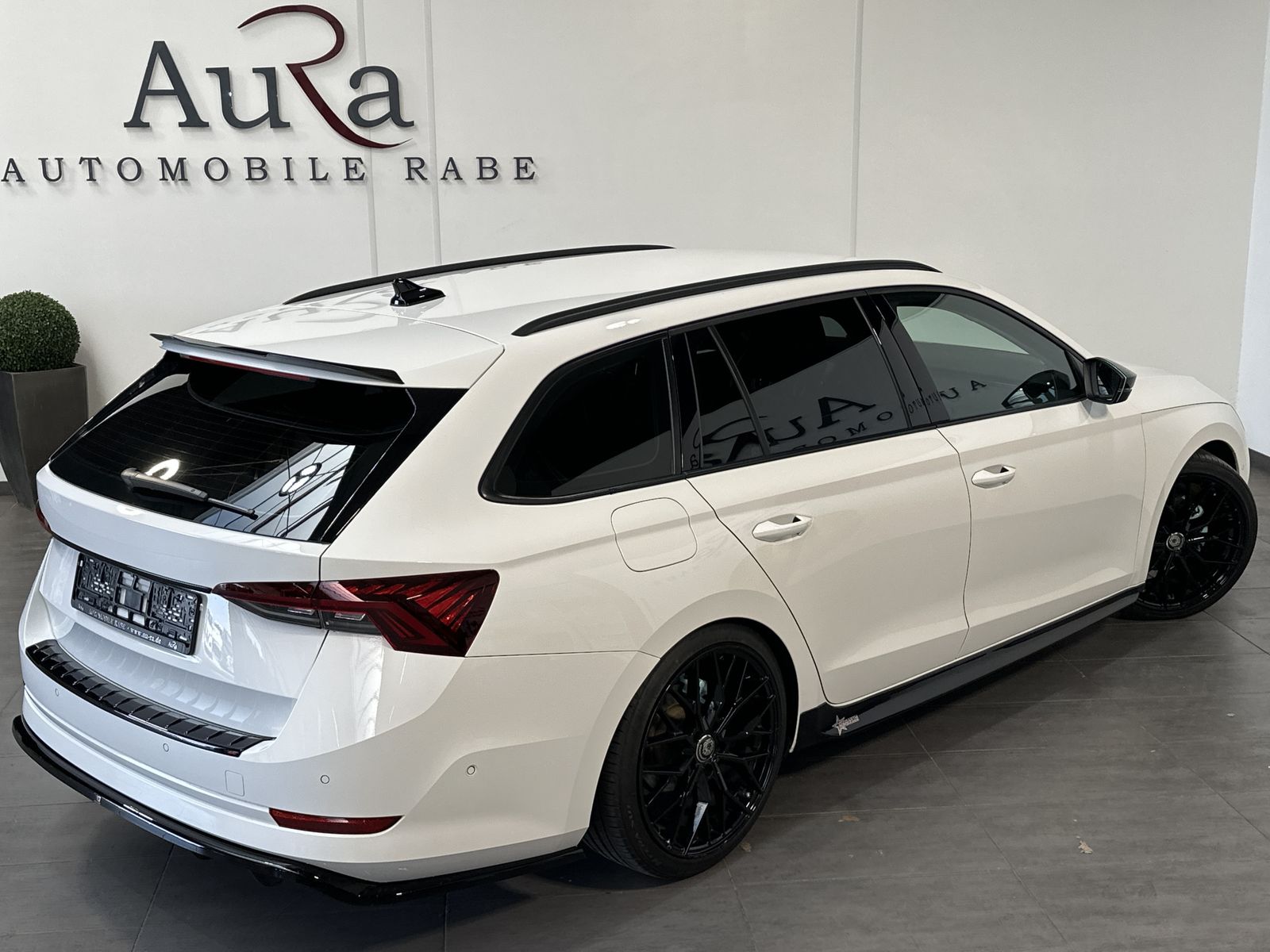 Fahrzeugabbildung SKODA Octavia Combi 1.5 TSI NAV+LED+SHZ+CANTON+VCOCK+D