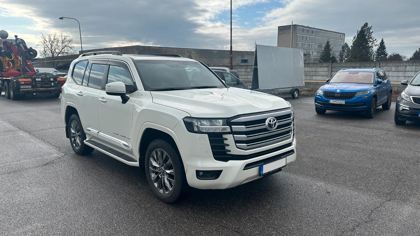 Toyota Land Cruiser GXR L300 7SEATS