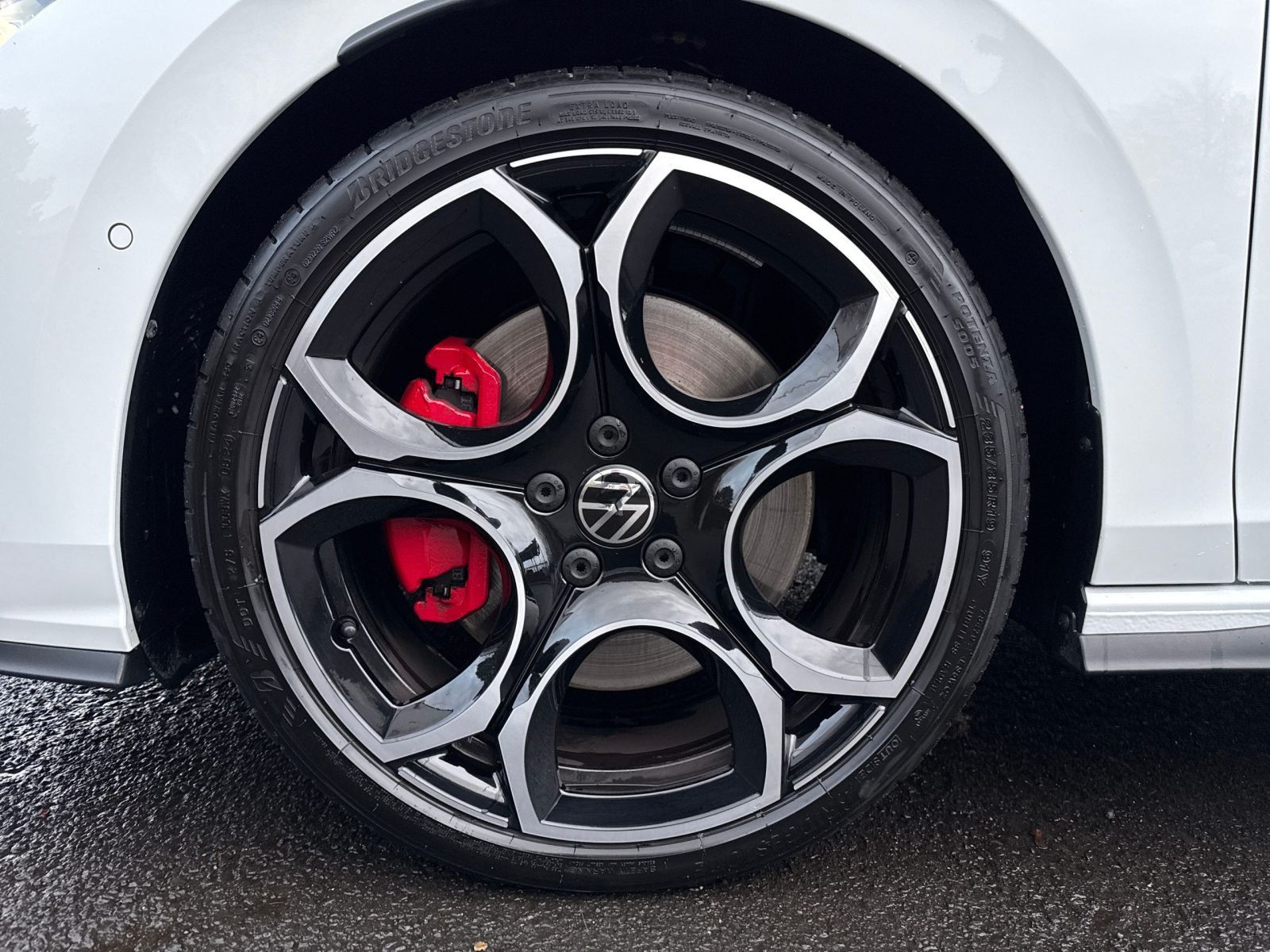 Volkswagen Golf VIII GTI 2.0 TSI DSG AHK PANO HEAD-UP R foto 7