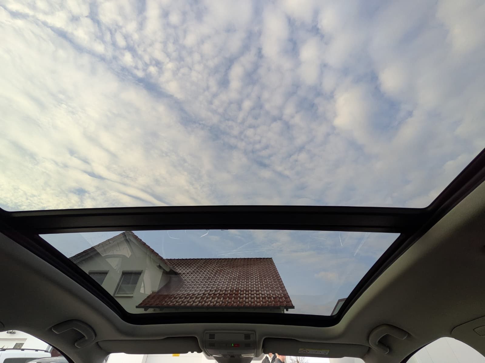 Fahrzeugabbildung Volkswagen Touran 2.0 DSG R-Line High BLACK Pano 7Si IQ AHK