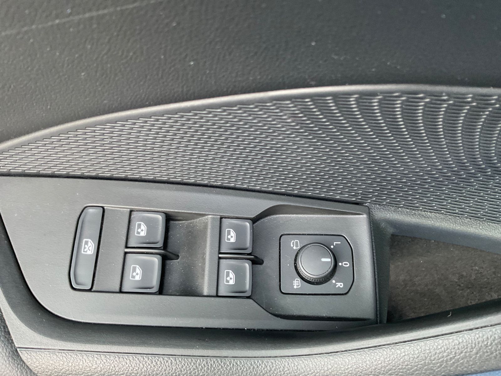 Fahrzeugabbildung SKODA Octavia Combi 2.0 TDI DSG,ACC,AHK,Navi,Kamera