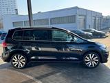 Volkswagen Touran 1.5 TSI DSG R-Line 7S/PANO/RFK/AHK/MATRIX - VW Touran Gebrauchtwagen in Nürnberg
