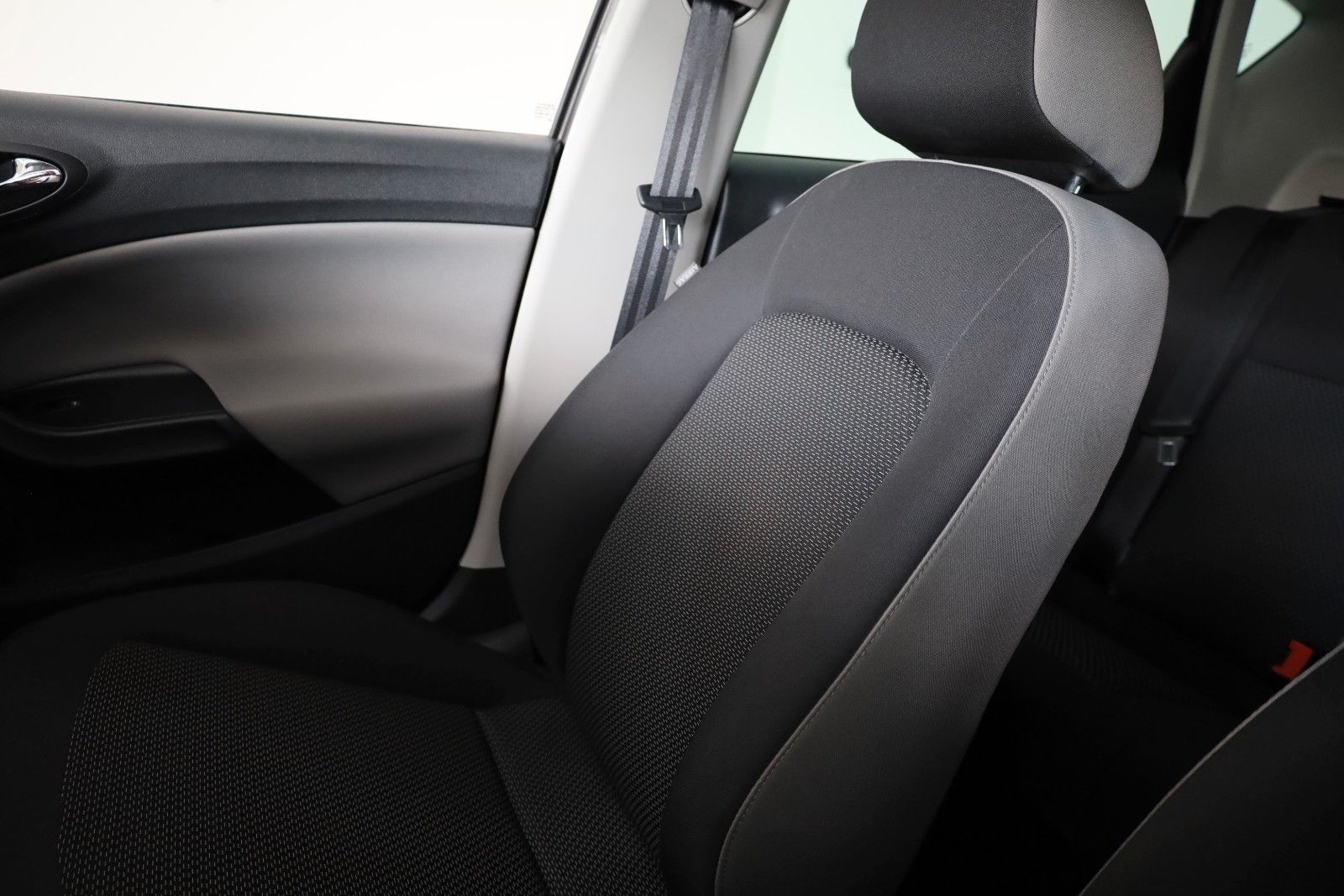 Fahrzeugabbildung SEAT Ibiza Style, SH,PDC,Klima,Tempomat,8fach bereift