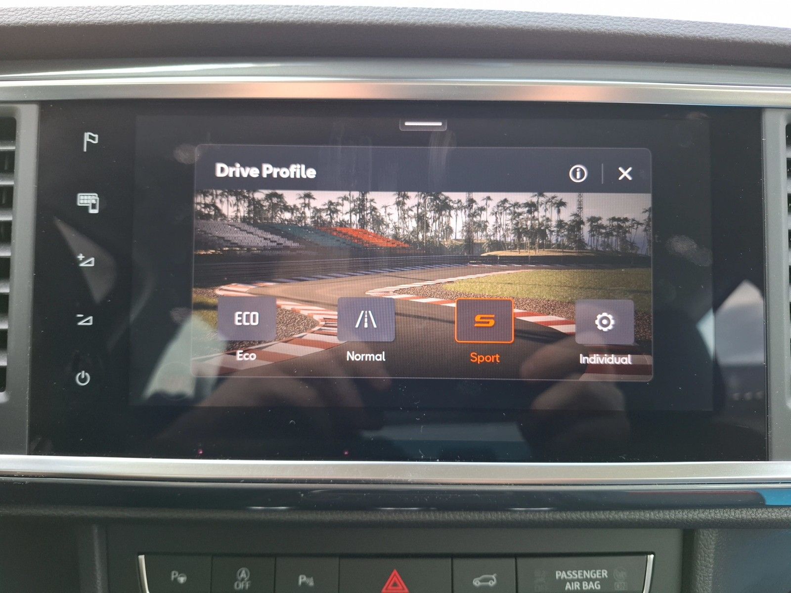 Fahrzeugabbildung SEAT Ateca TSI Style DSG LED Navi AID ACC Park-Assist