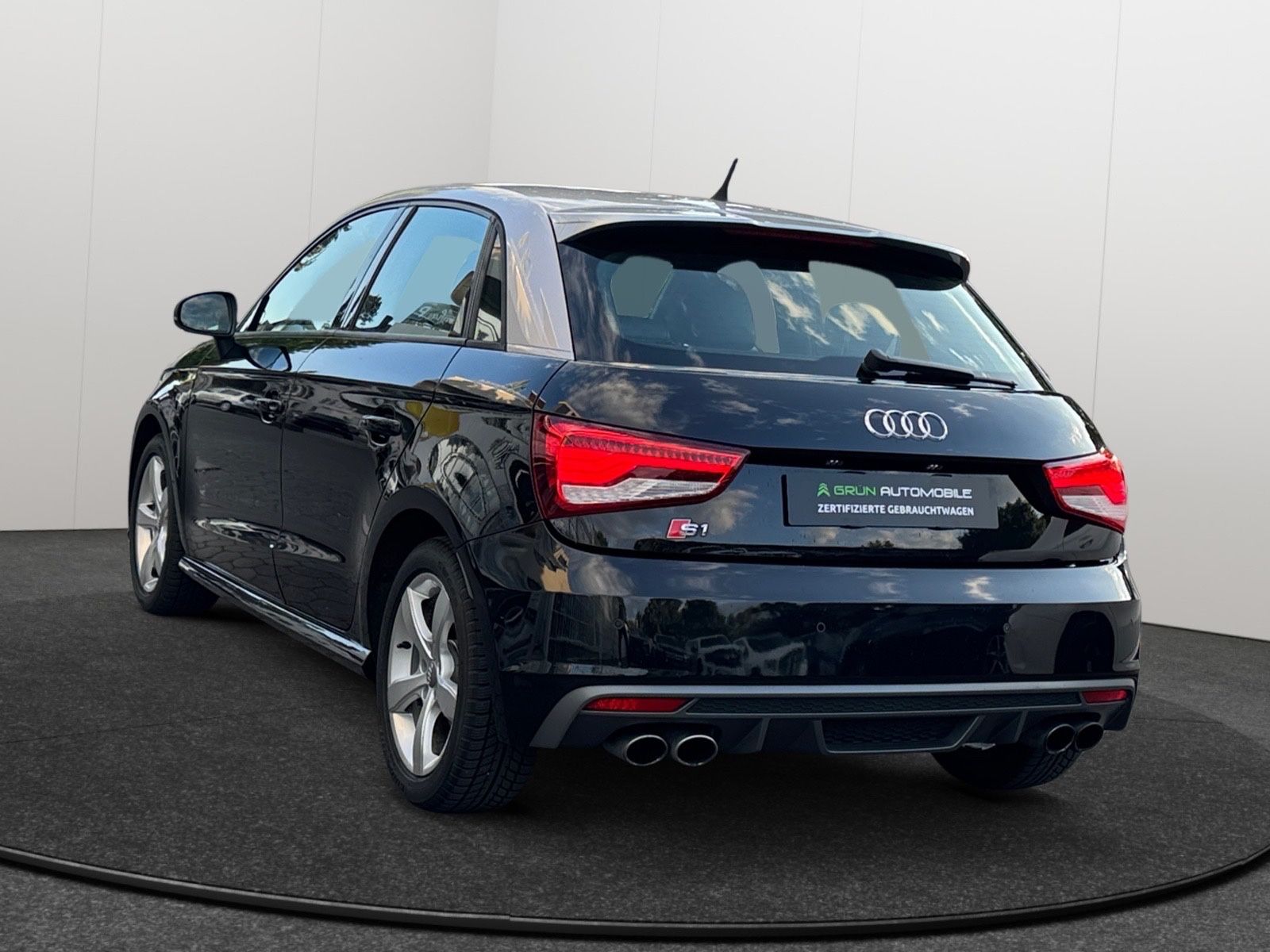 Fahrzeugabbildung Audi S1 Sportback 2.0 TFSI quattro*LED*PDC*Leder*Xeno