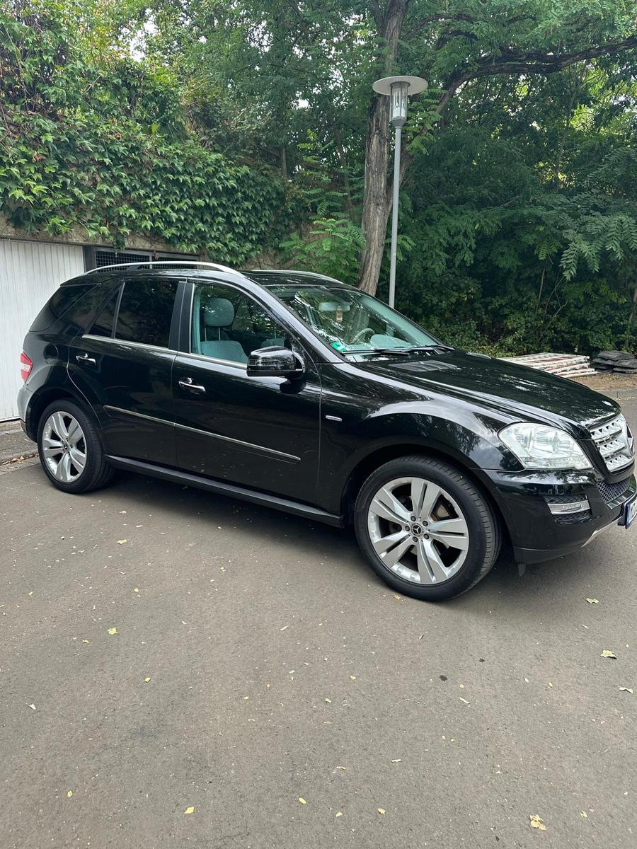 Mercedes-Benz ML 300 CDI 4MATIC BlueEFF. Grand Edition Gra...