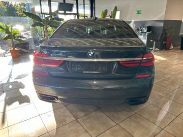 BMW 750 - 6