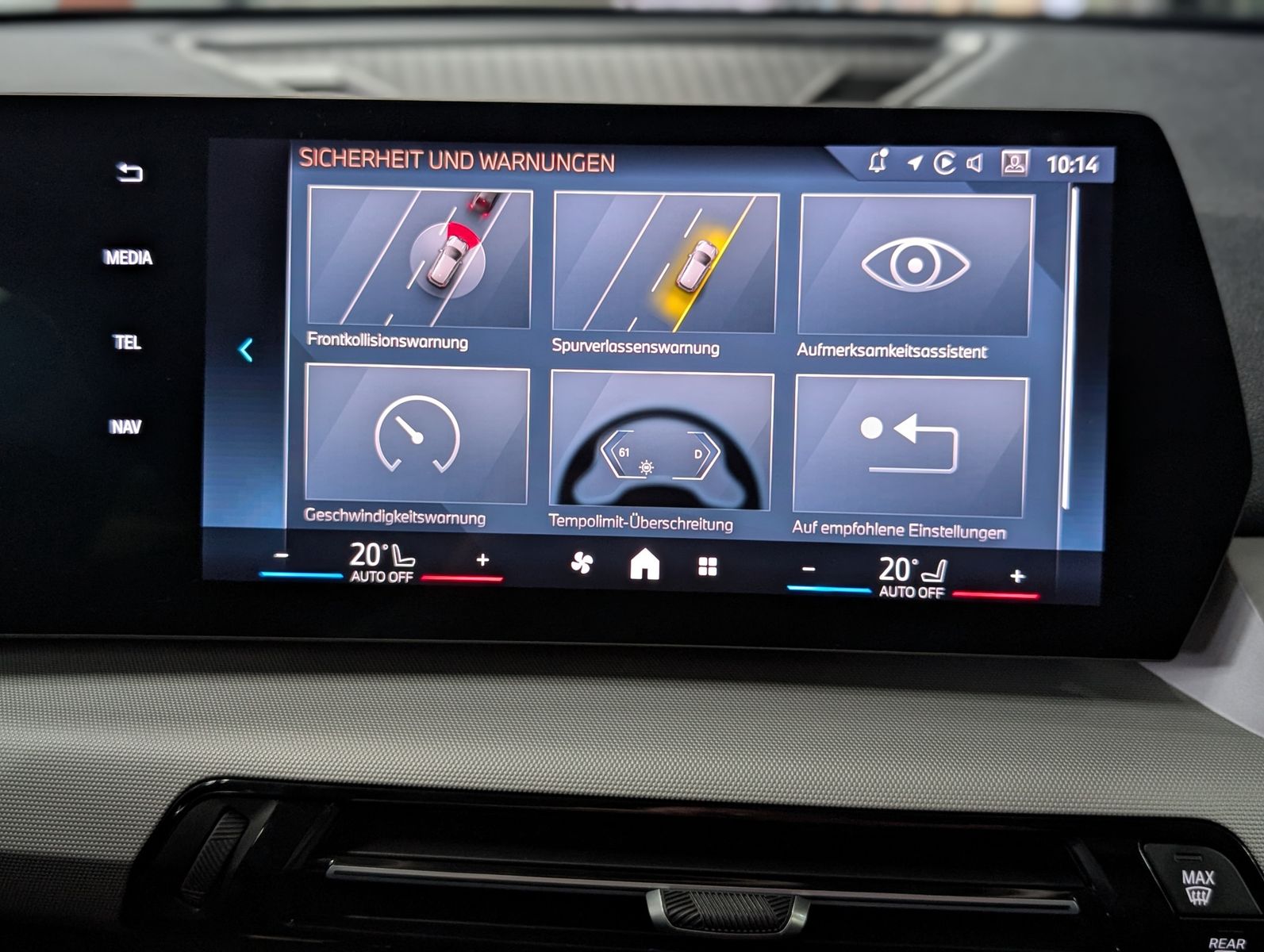 Fahrzeugabbildung BMW X1 20 i sDrive SPORT SHADOW PANO AHK LED AHK ACC