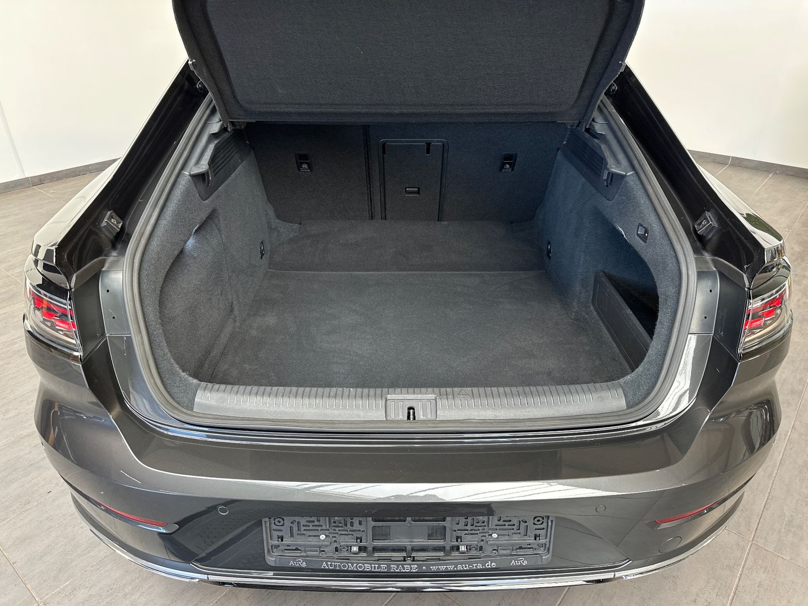 Fahrzeugabbildung Volkswagen Arteon R-Line NAV+LED+ACC+360°-KAM+AHK+DCC+20ZO