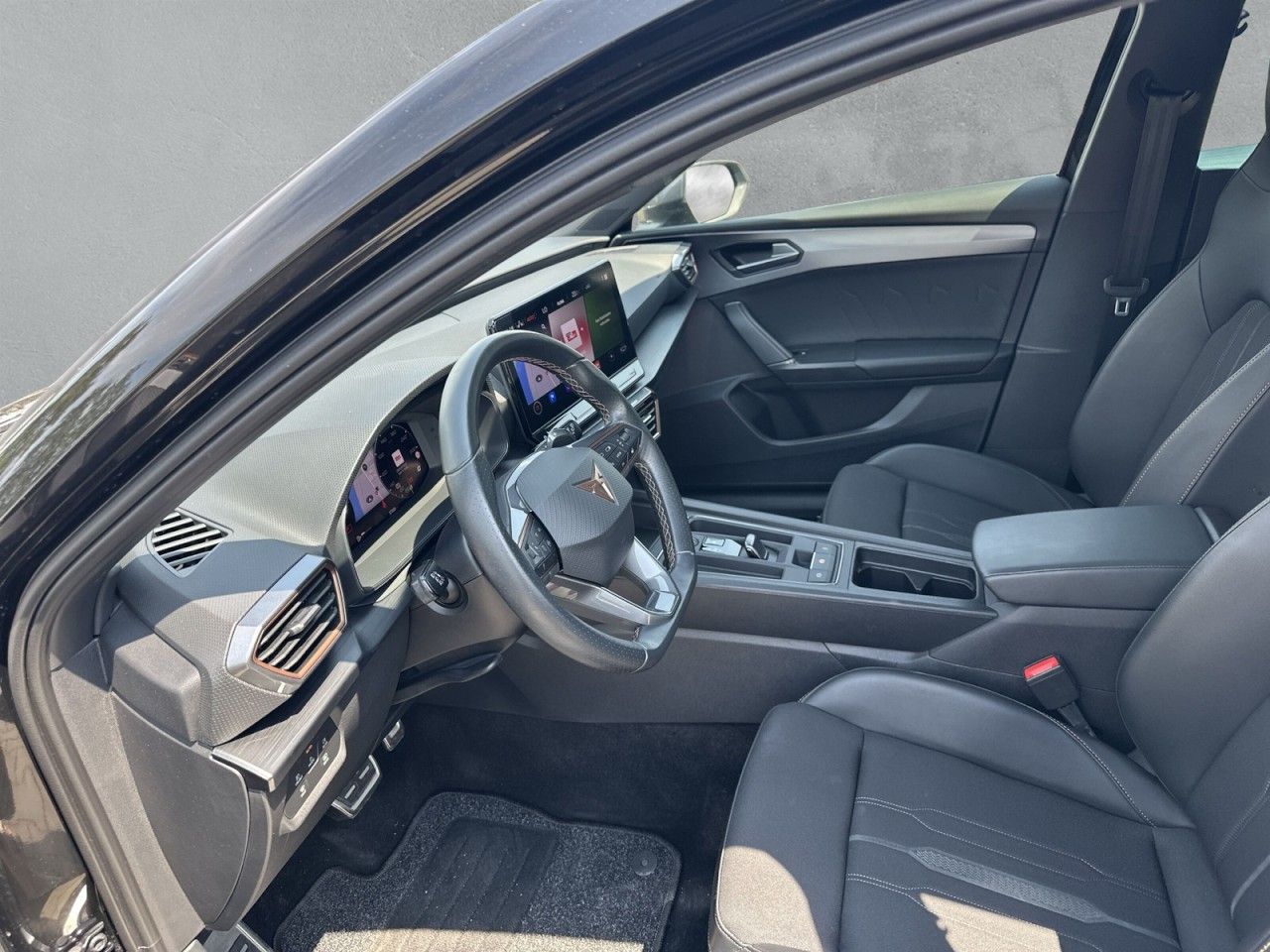 Fahrzeugabbildung CUPRA Leon 2.0TSI 245PS DSG-Navi-MatrixLED-Kamera* - mit KI generiert/bearbeitet