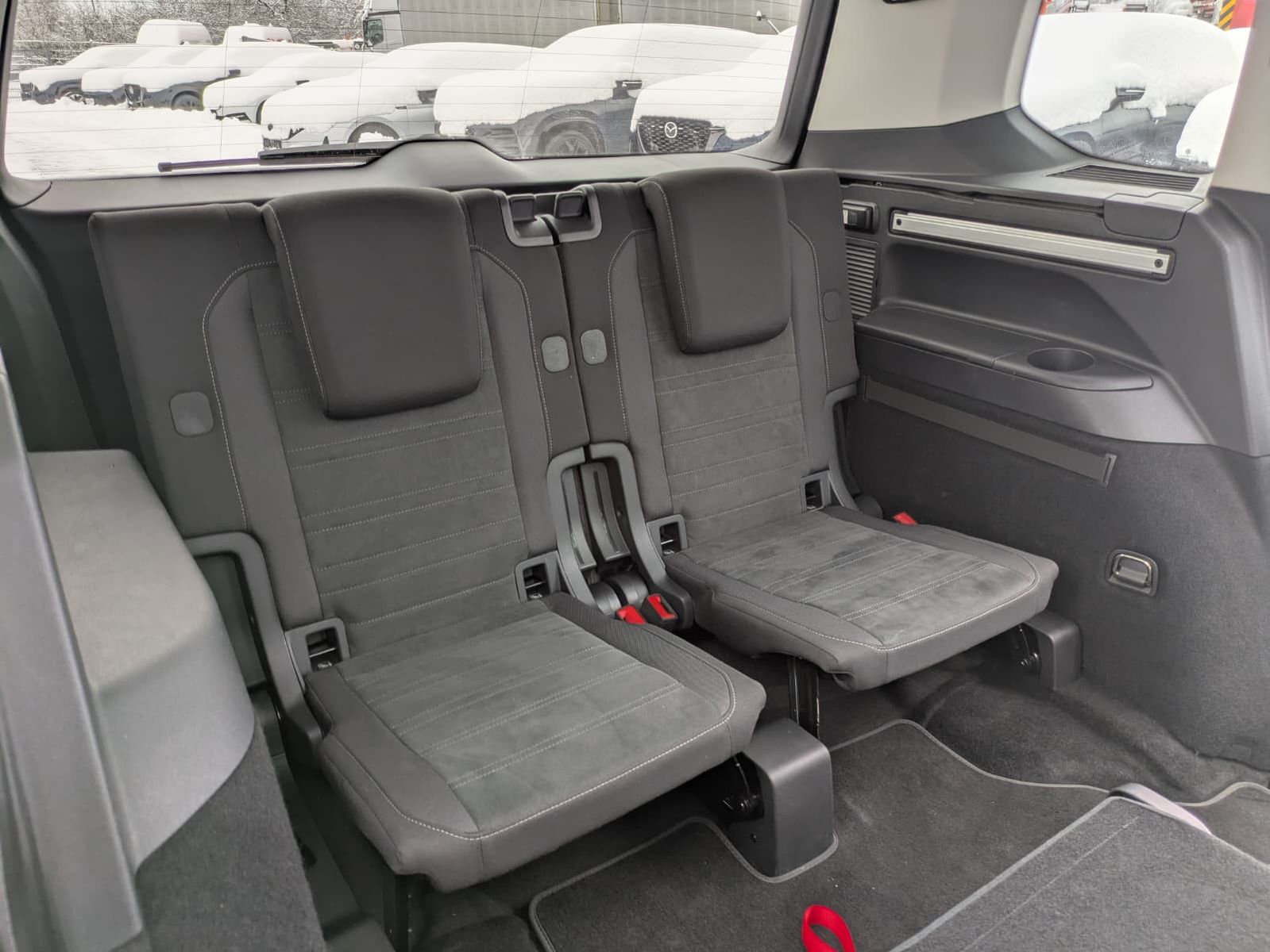 Fahrzeugabbildung Volkswagen Touran 2.0 DSG R-Line High BLACK Pano 7Si IQ AHK