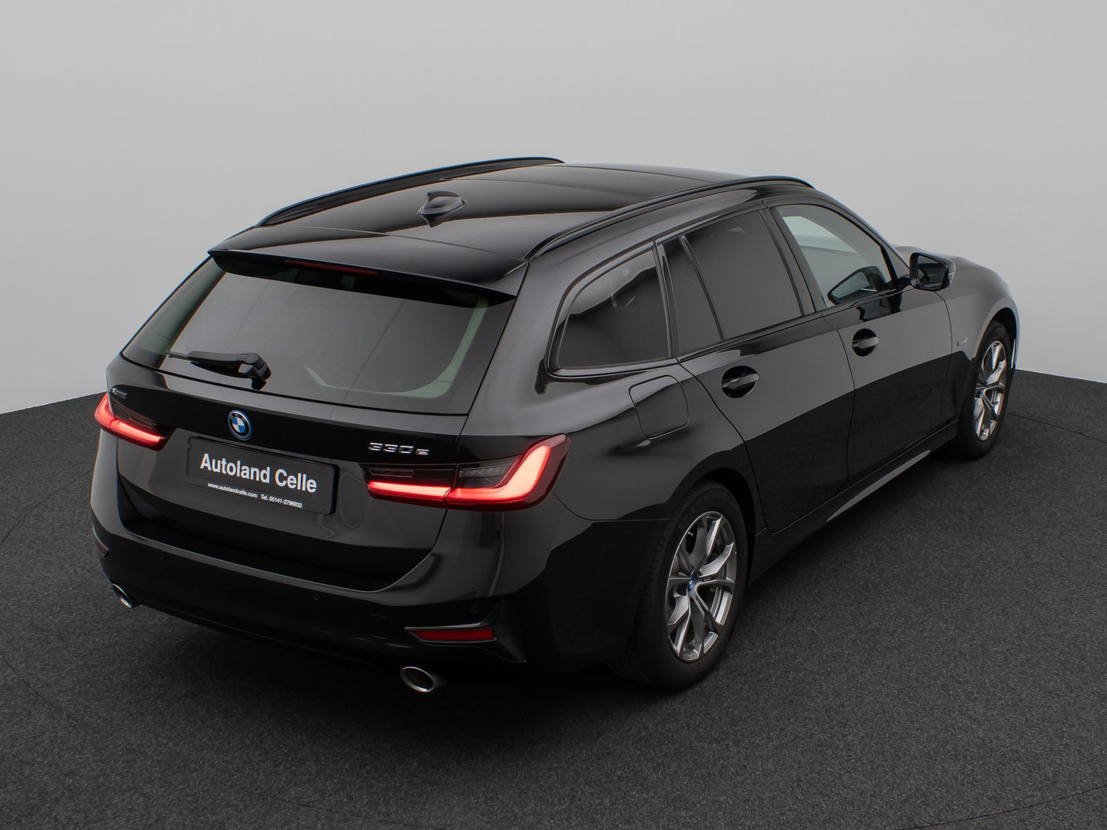 Fahrzeugabbildung BMW 330e xD Sport Line Panorama DAB HiFi Stop&Go AHK