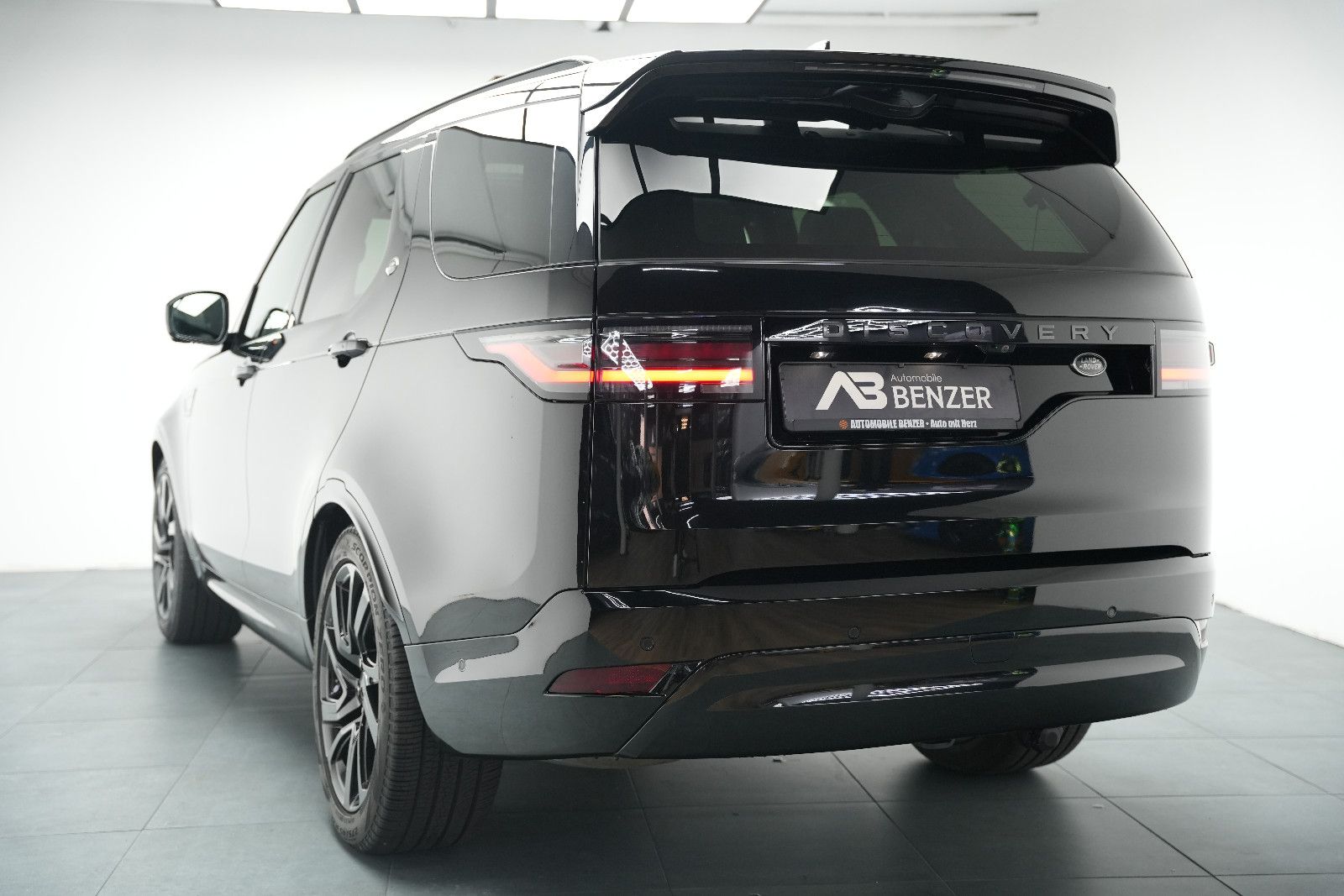 Fahrzeugabbildung Land Rover Discovery R-Dynamic AWD/7-SITZER/360'°Cam/AHK