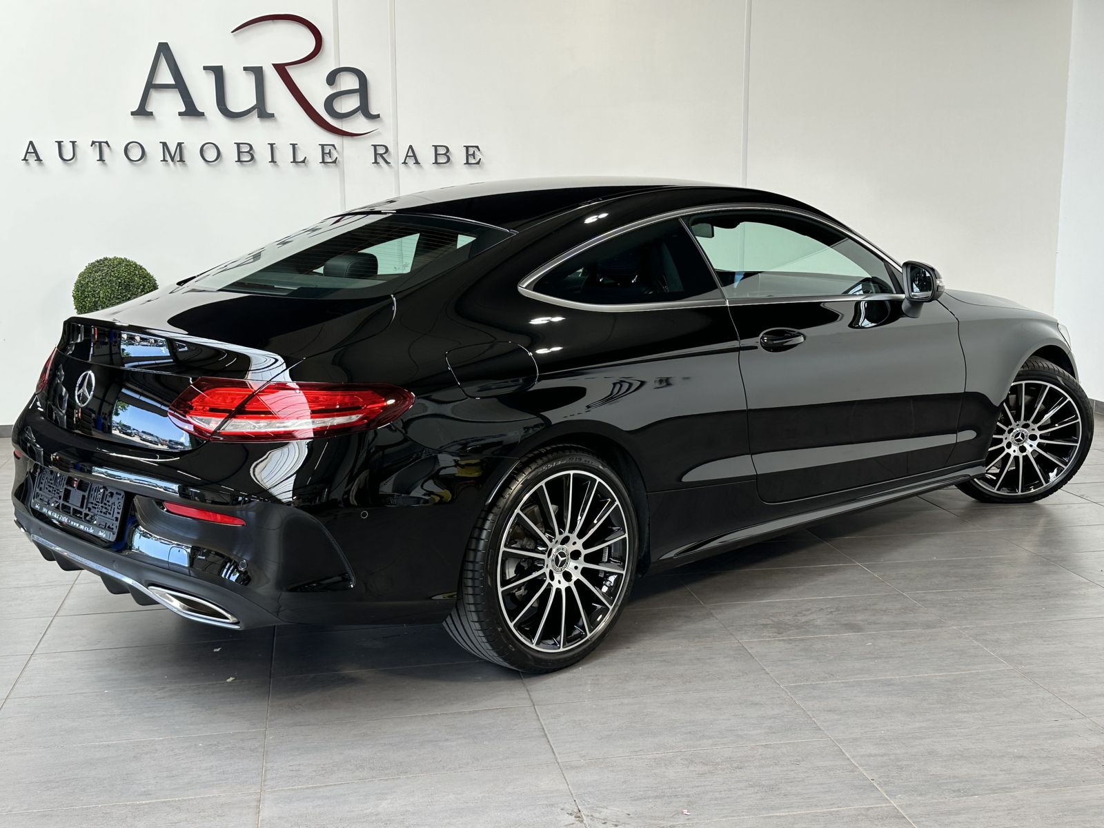 Fahrzeugabbildung Mercedes-Benz C 300 4M AMG-Line NAV+LED+KAMERA+CARPLAY+19ZO+1H