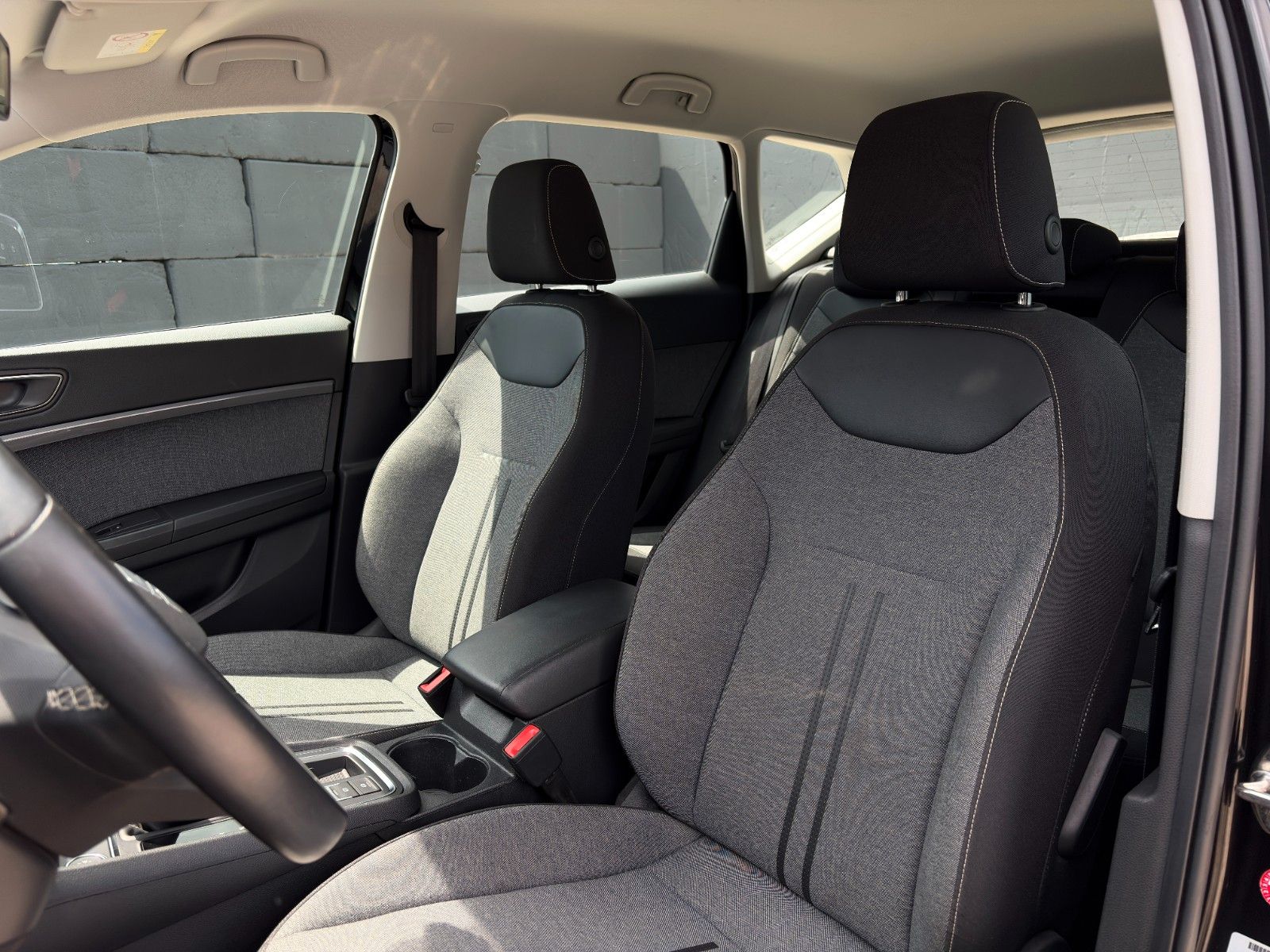 Fahrzeugabbildung SEAT Ateca Style 1,5 TSI DSG Tempomat LHZ SHZ CAM NAV