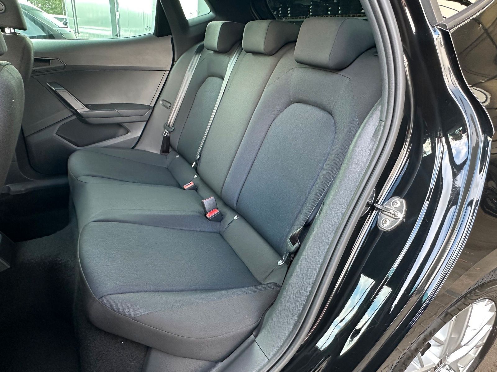 Fahrzeugabbildung SEAT Ibiza FR 1.0 TSI DSG NAV+LED+PDC+DAB+GANZJAHRES
