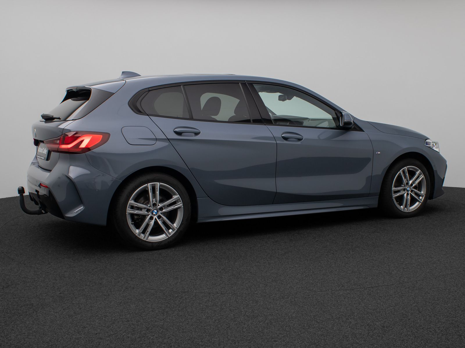 Fahrzeugabbildung BMW 118i M Sport Panorama Kamera HUD DAB H/K Komfort
