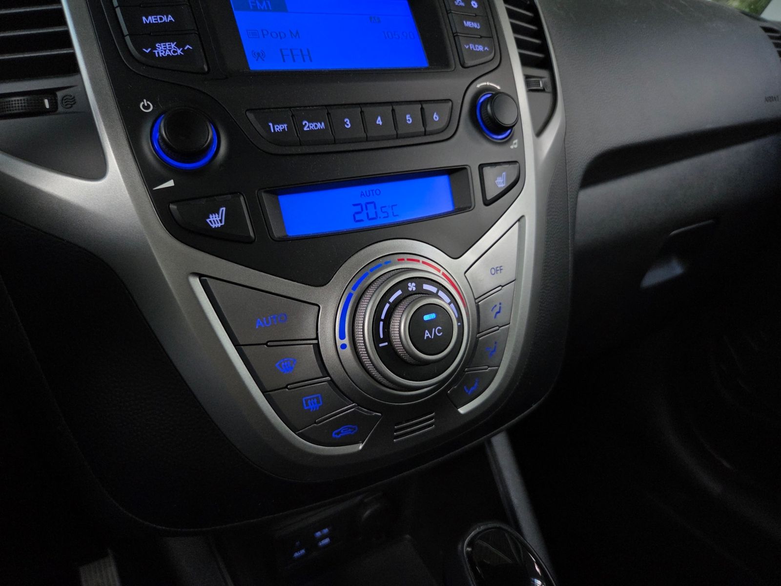 Fahrzeugabbildung Hyundai ix20 Space AHK KLIMA SHZ GRA ALU