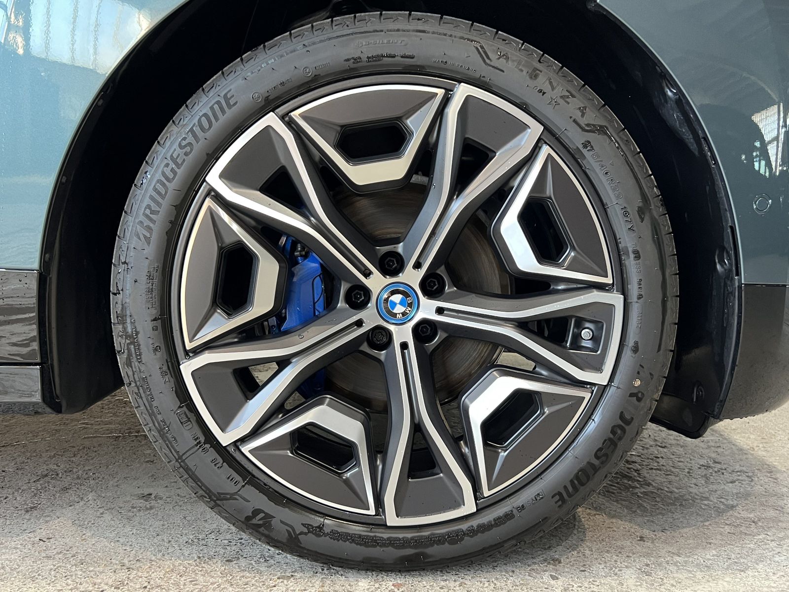 Fahrzeugabbildung BMW iX xDrive50 Sportpaket Skylounge Bowers & Wilkin